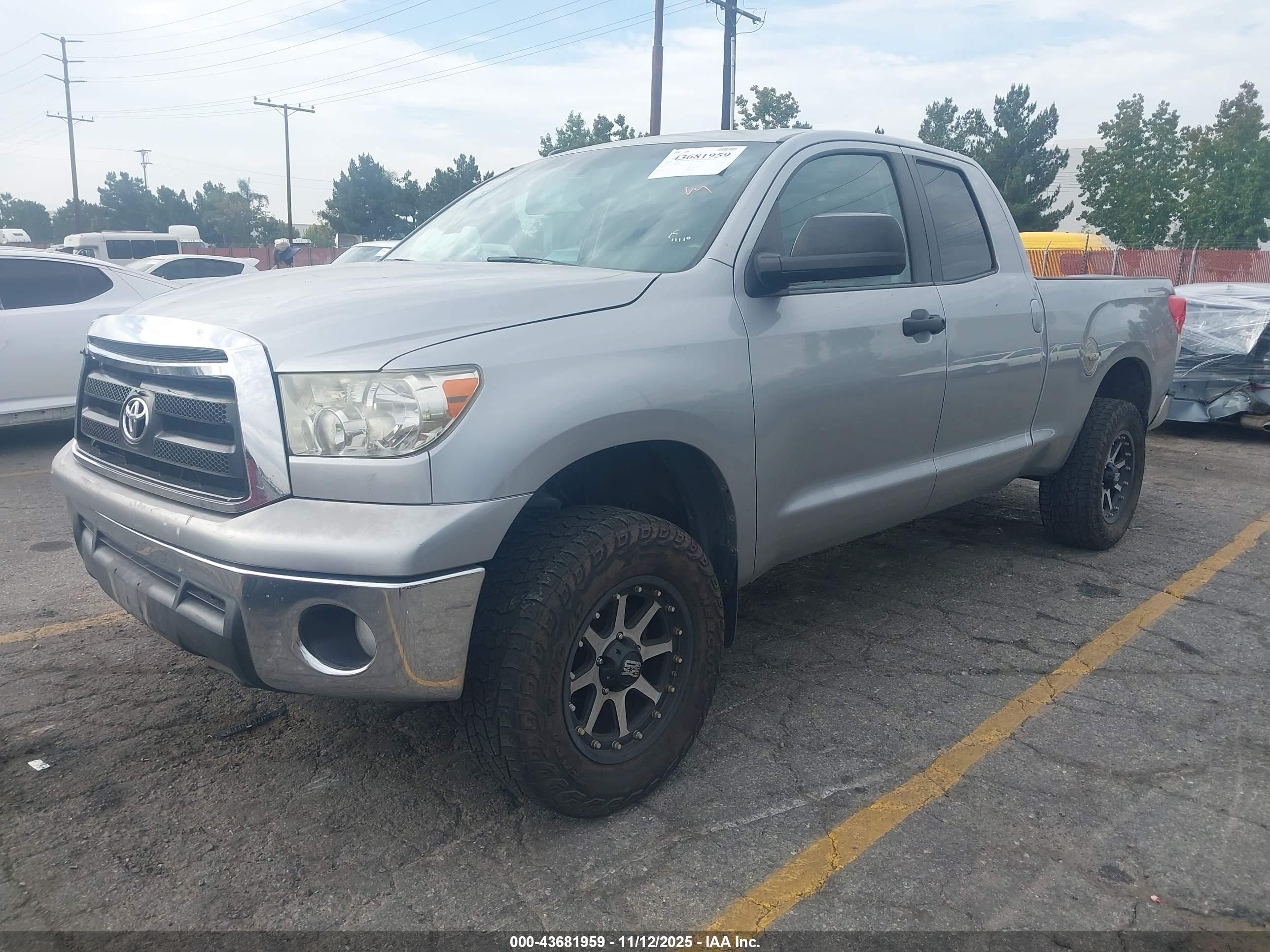 TOYOTA TUNDRA image 2