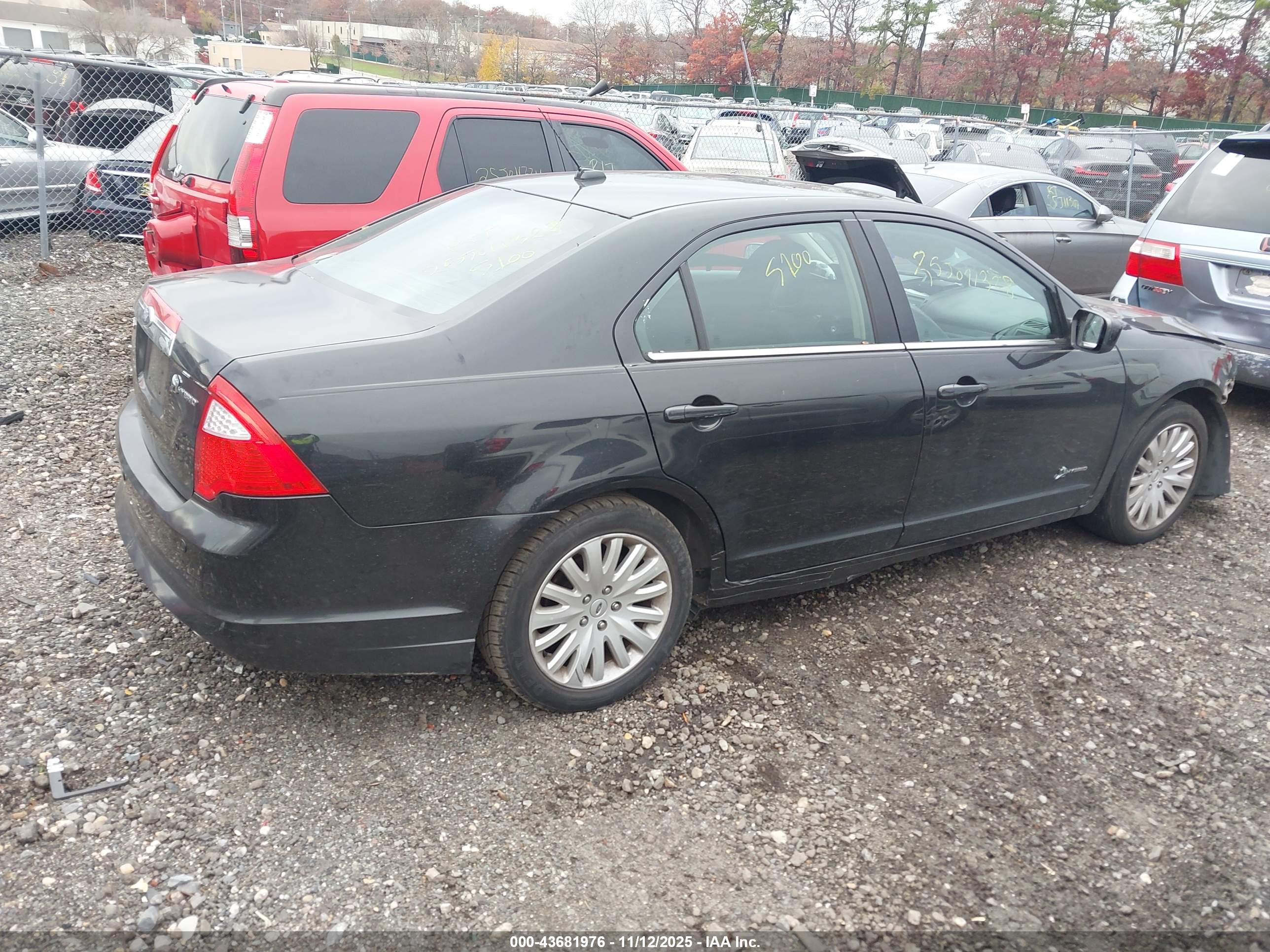 FORD FUSION image 4