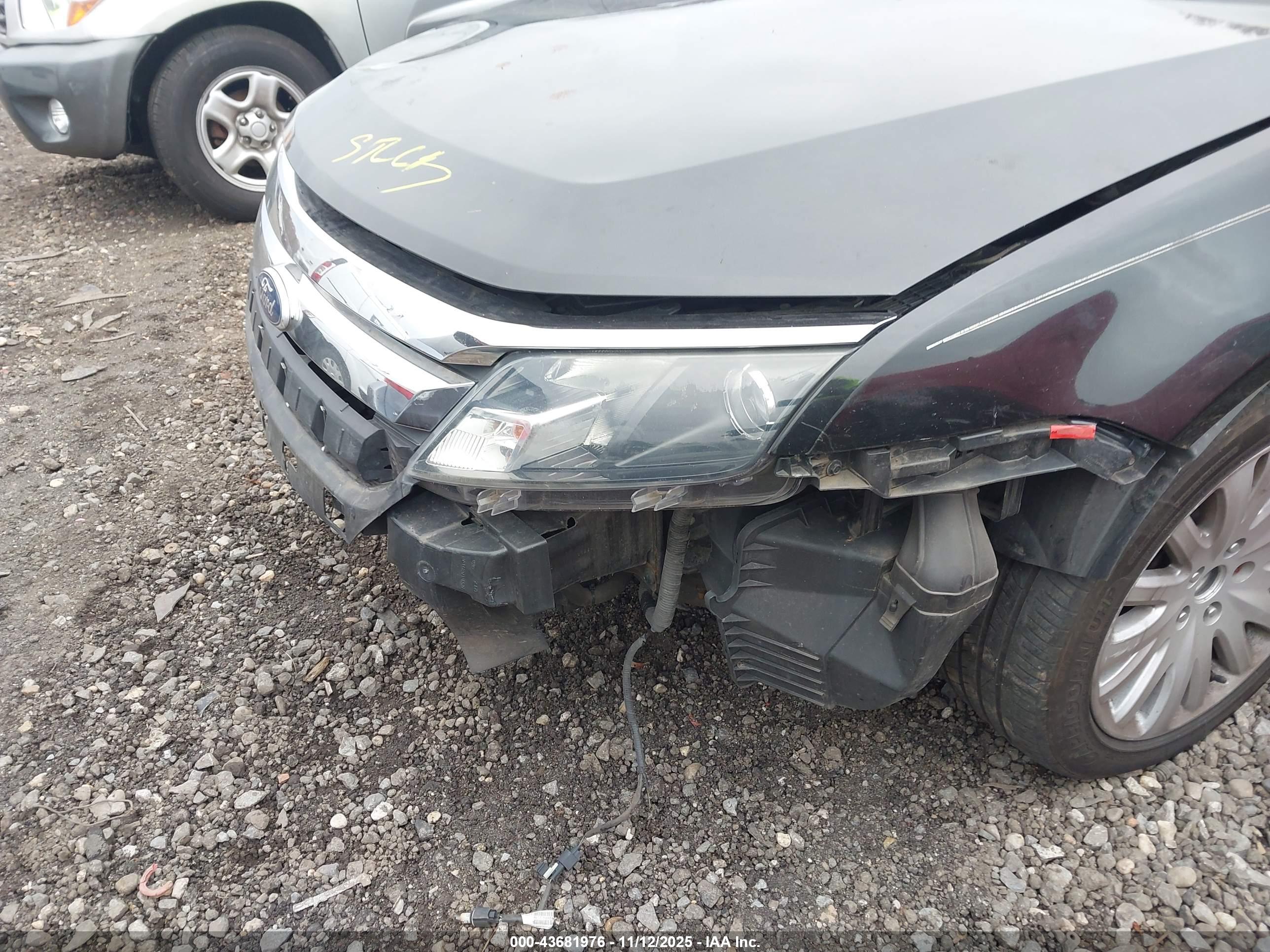FORD FUSION image 6