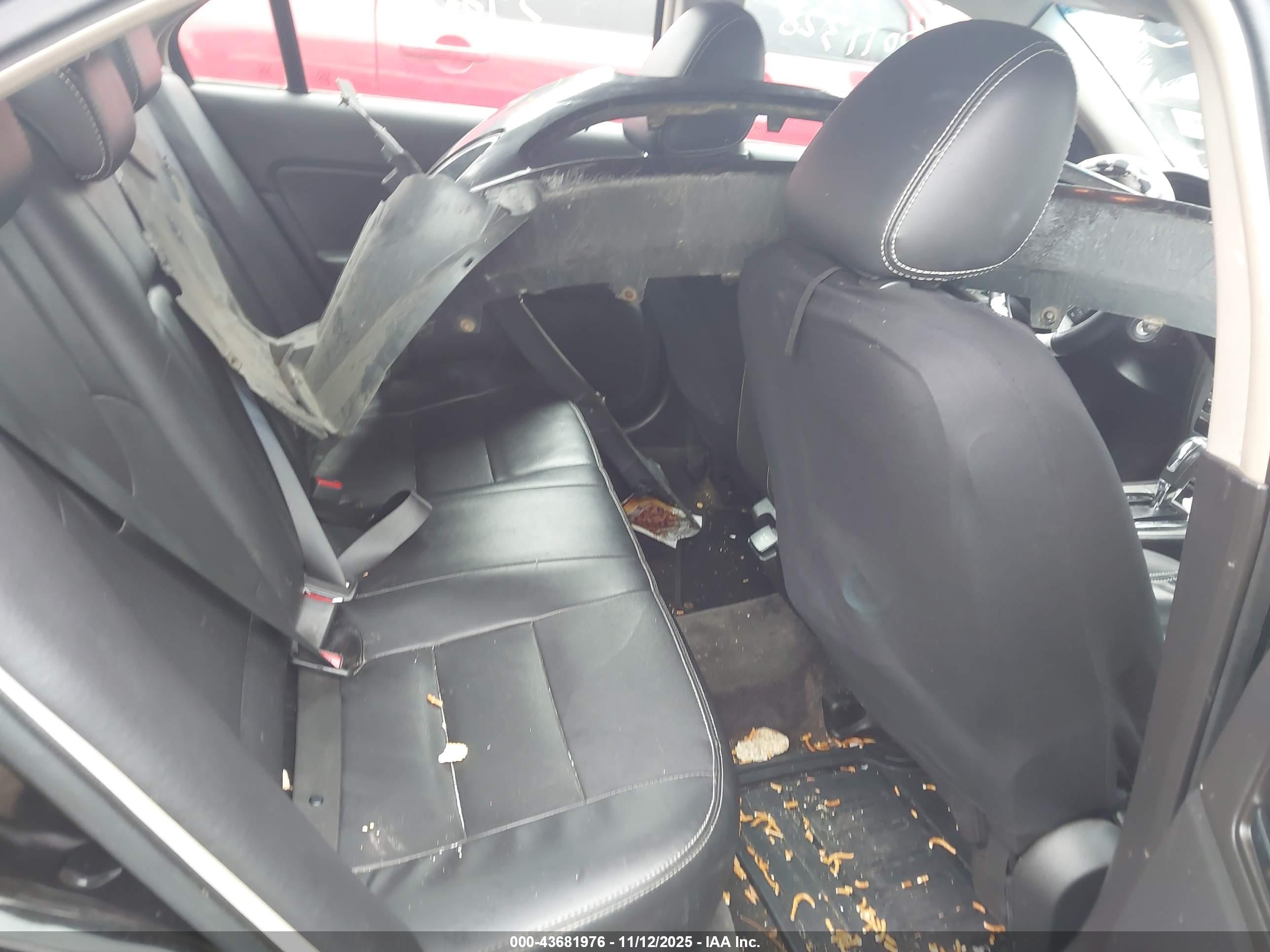FORD FUSION image 8