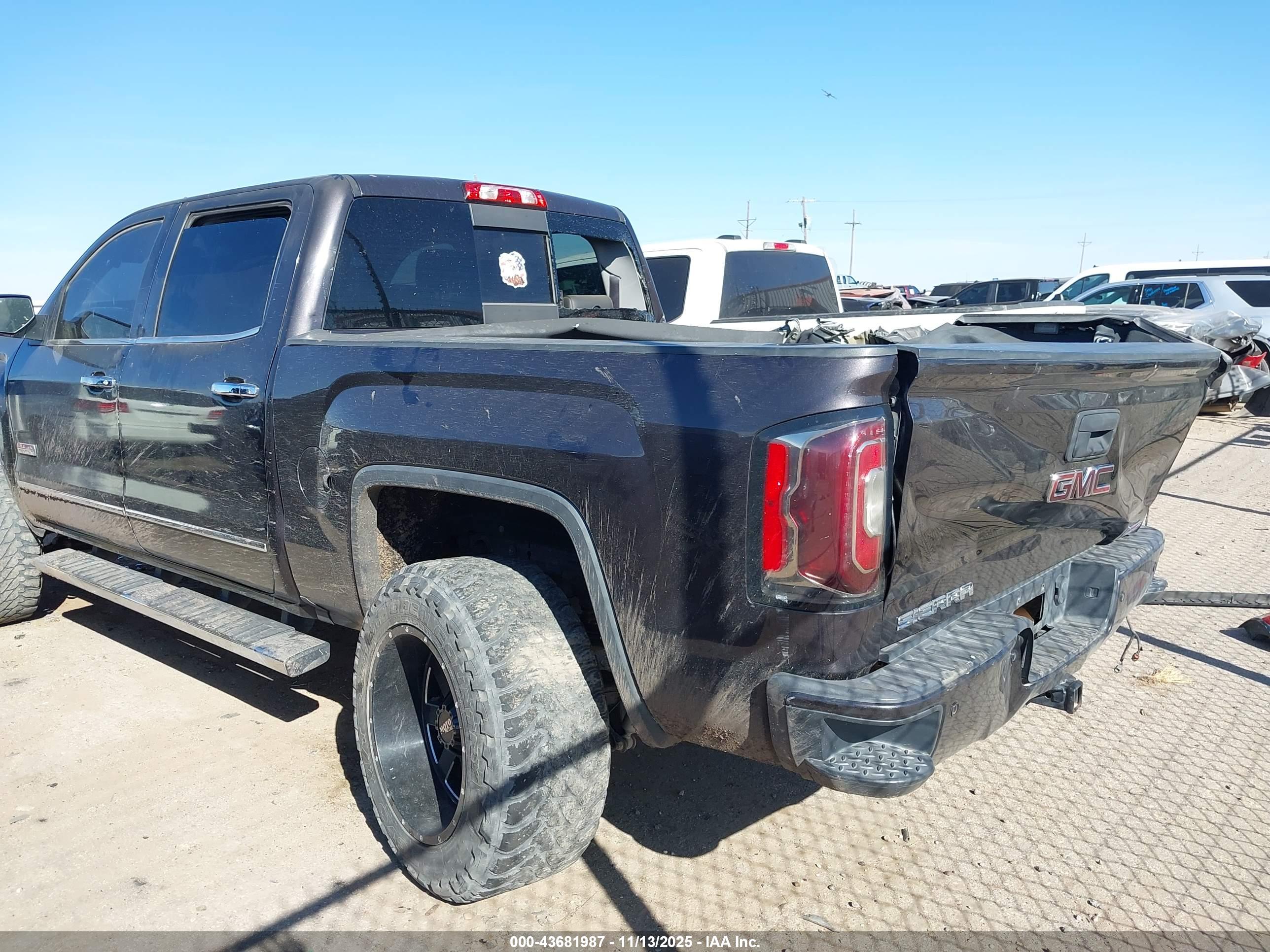 GMC SIERRA image 3