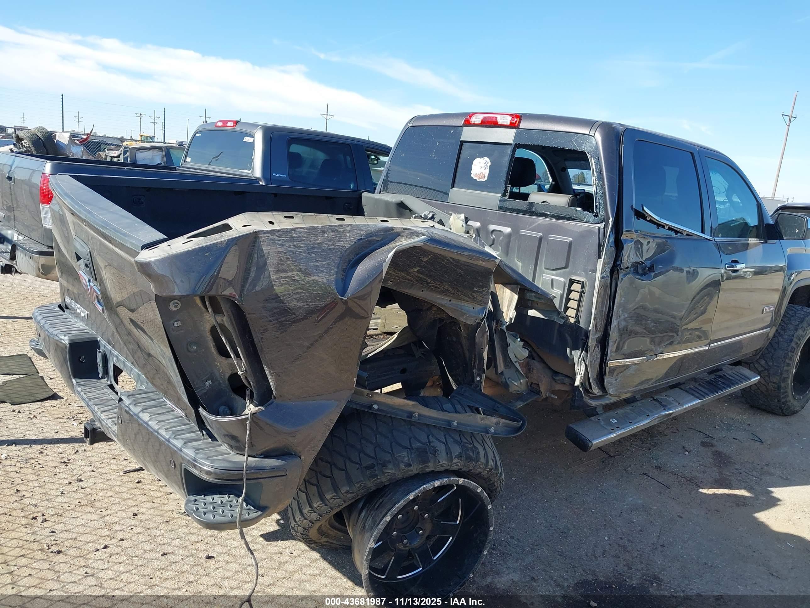 GMC SIERRA image 4