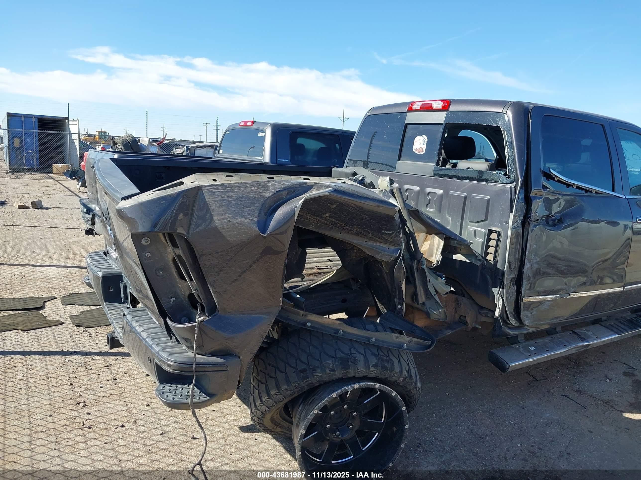 GMC SIERRA image 6