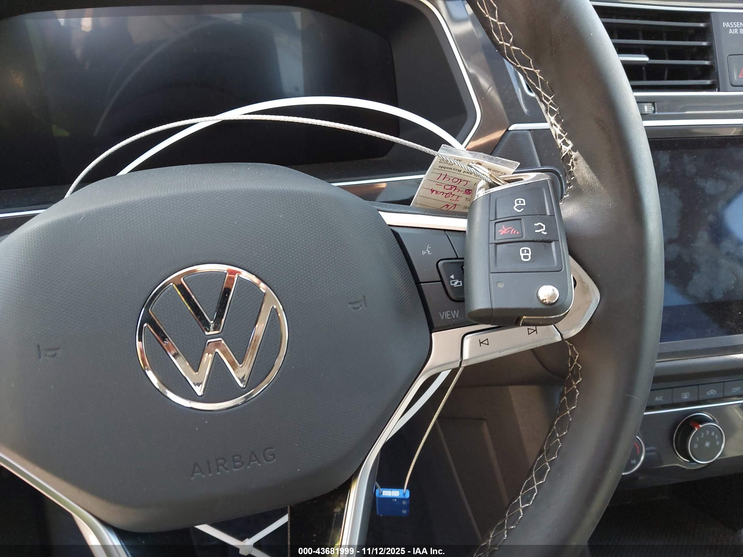 VOLKSWAGEN TIGUAN image 11