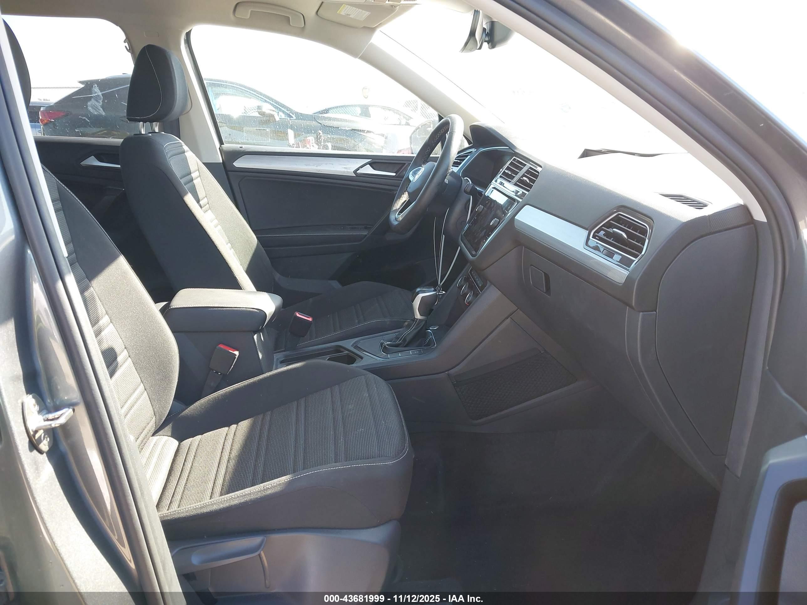 VOLKSWAGEN TIGUAN image 5