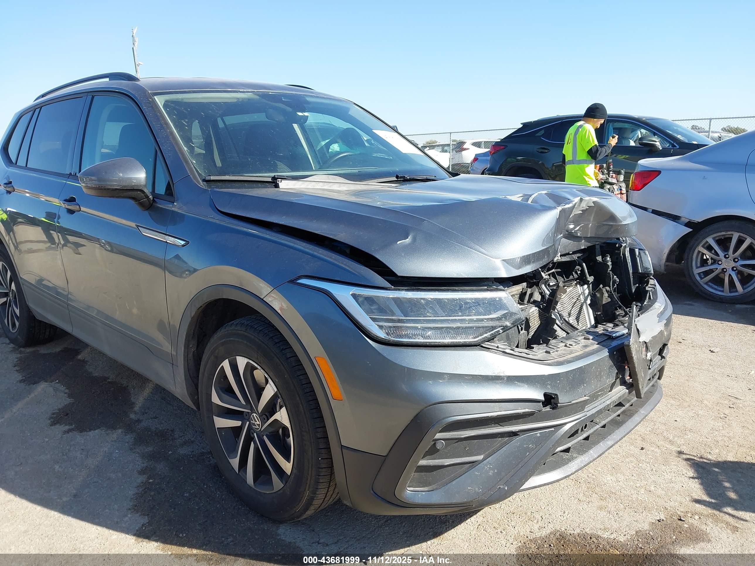 VOLKSWAGEN TIGUAN image 6