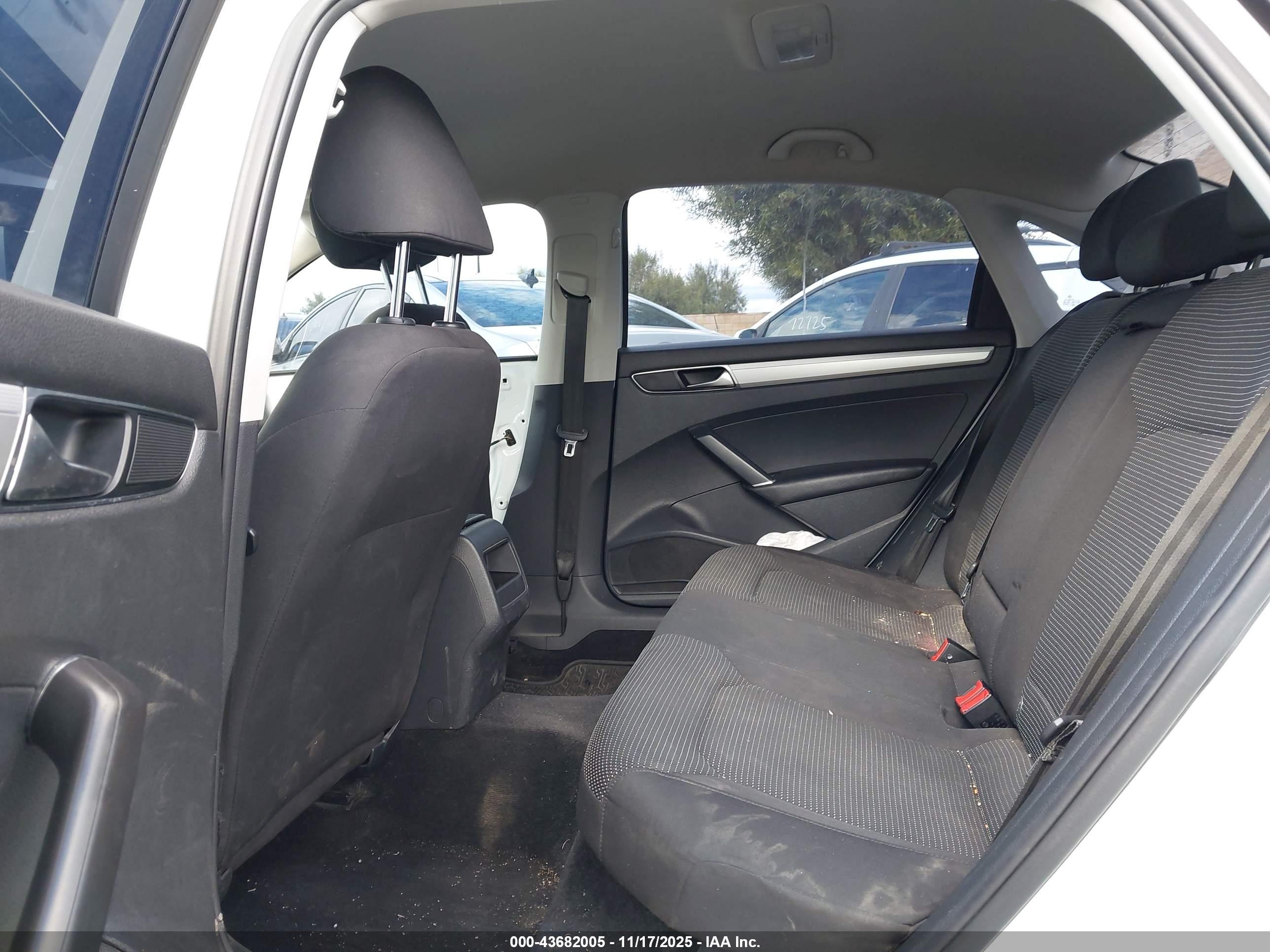 VOLKSWAGEN PASSAT image 8