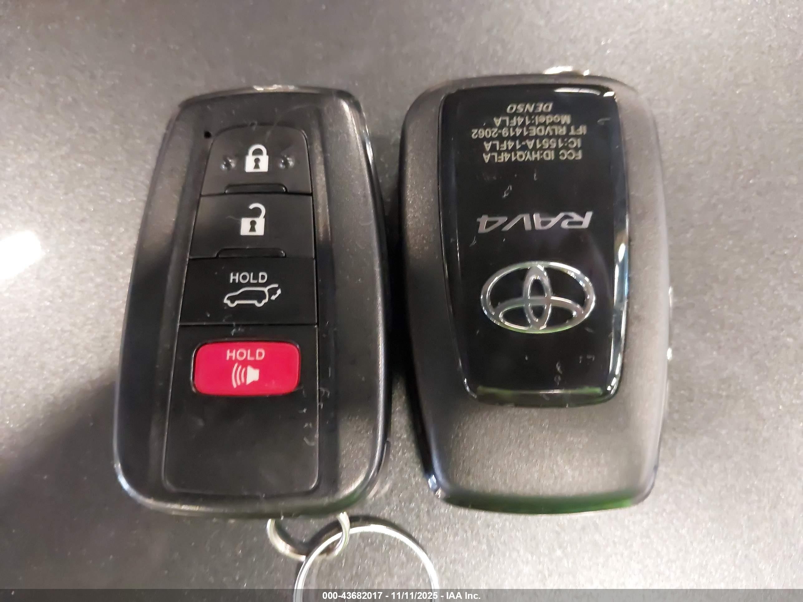 TOYOTA RAV4 image 11