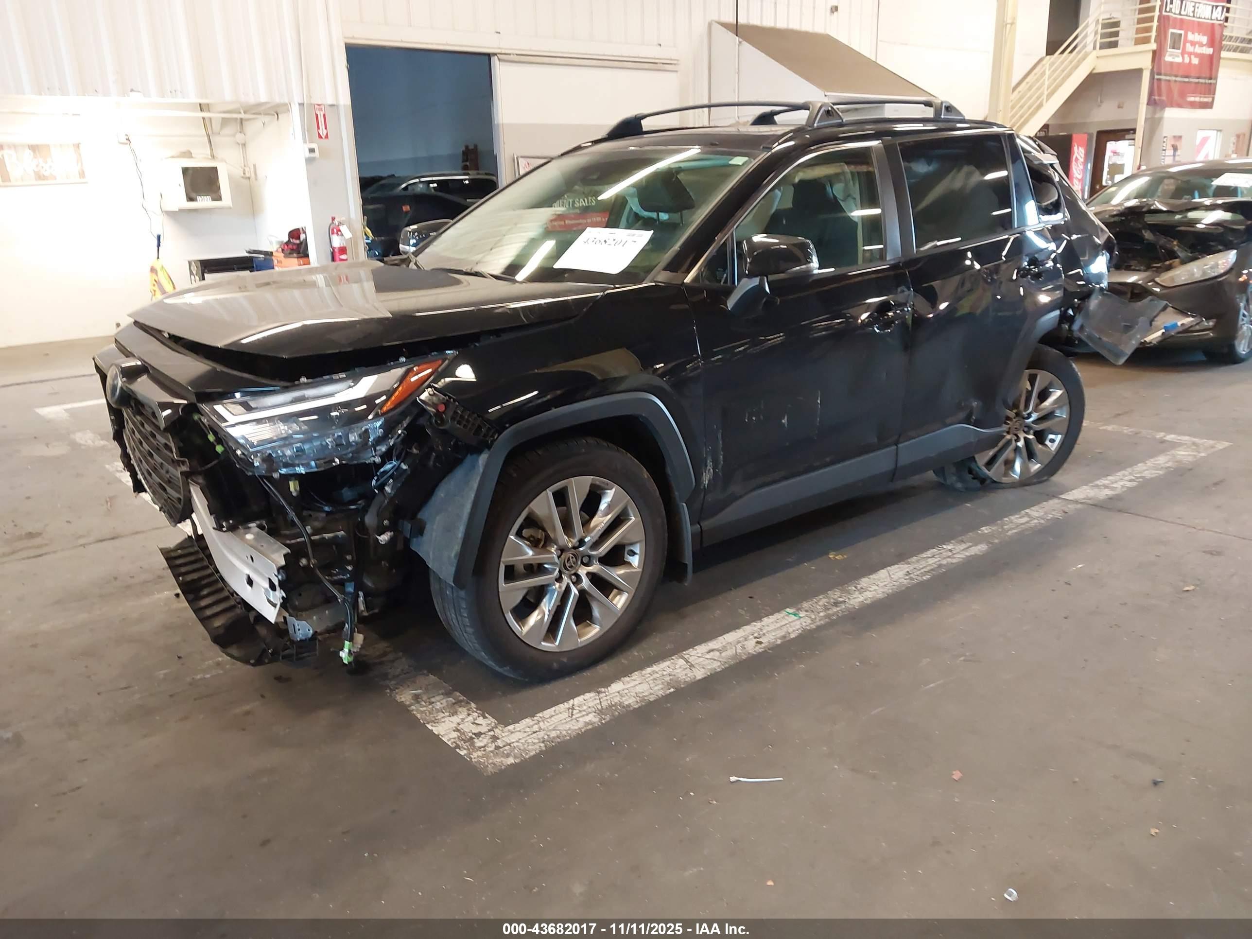 TOYOTA RAV4 image 2