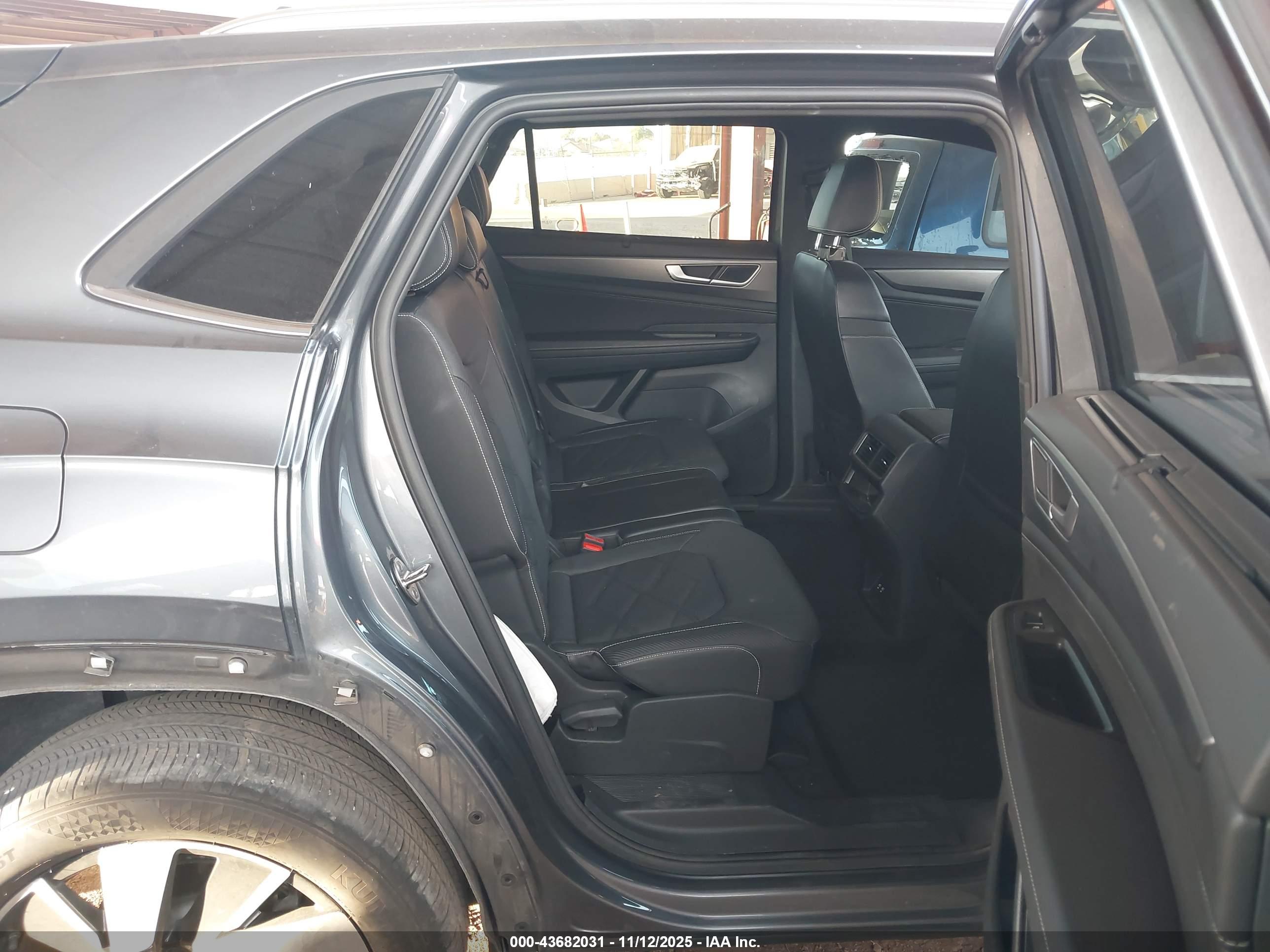 VOLKSWAGEN ATLAS image 8
