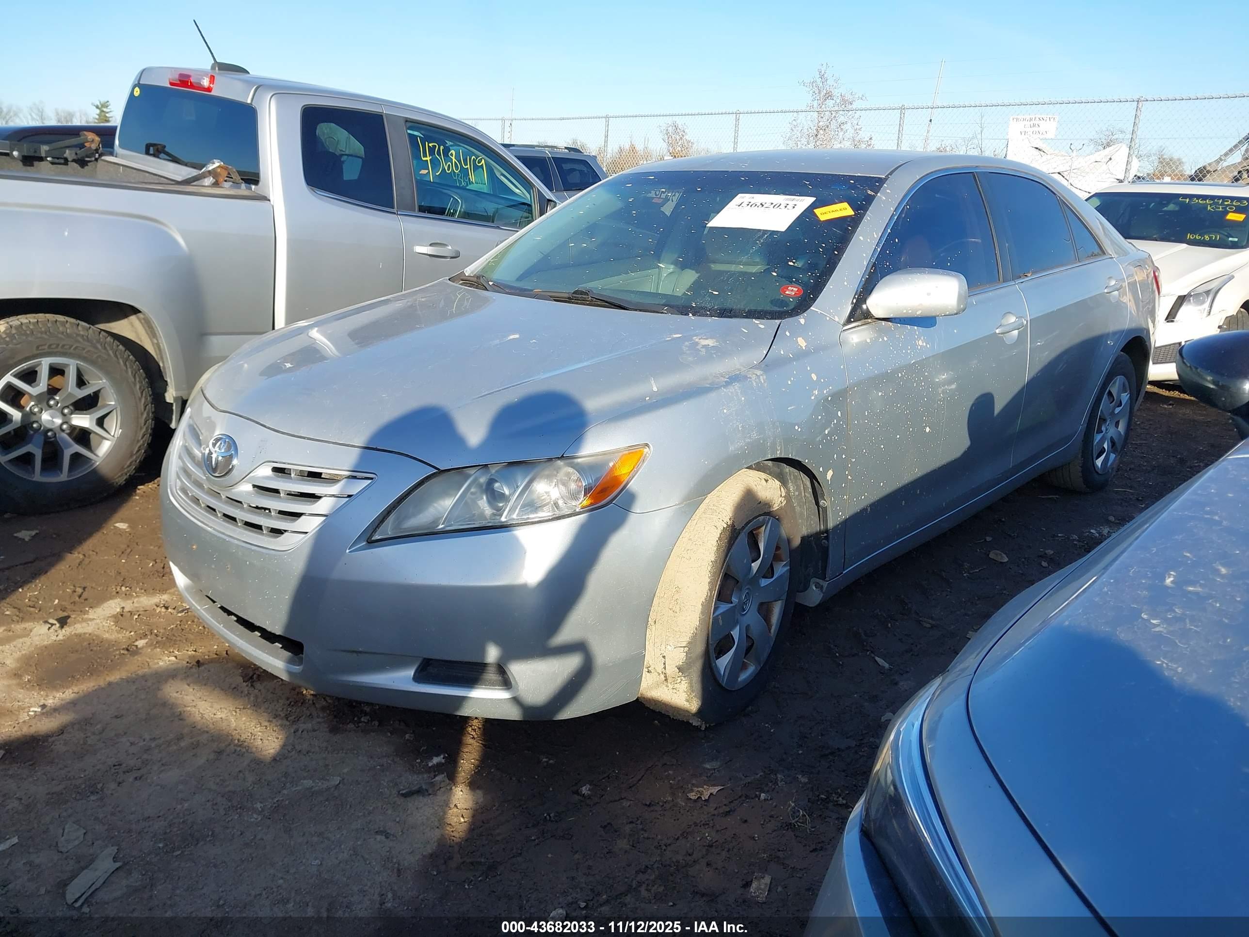 TOYOTA CAMRY image 2
