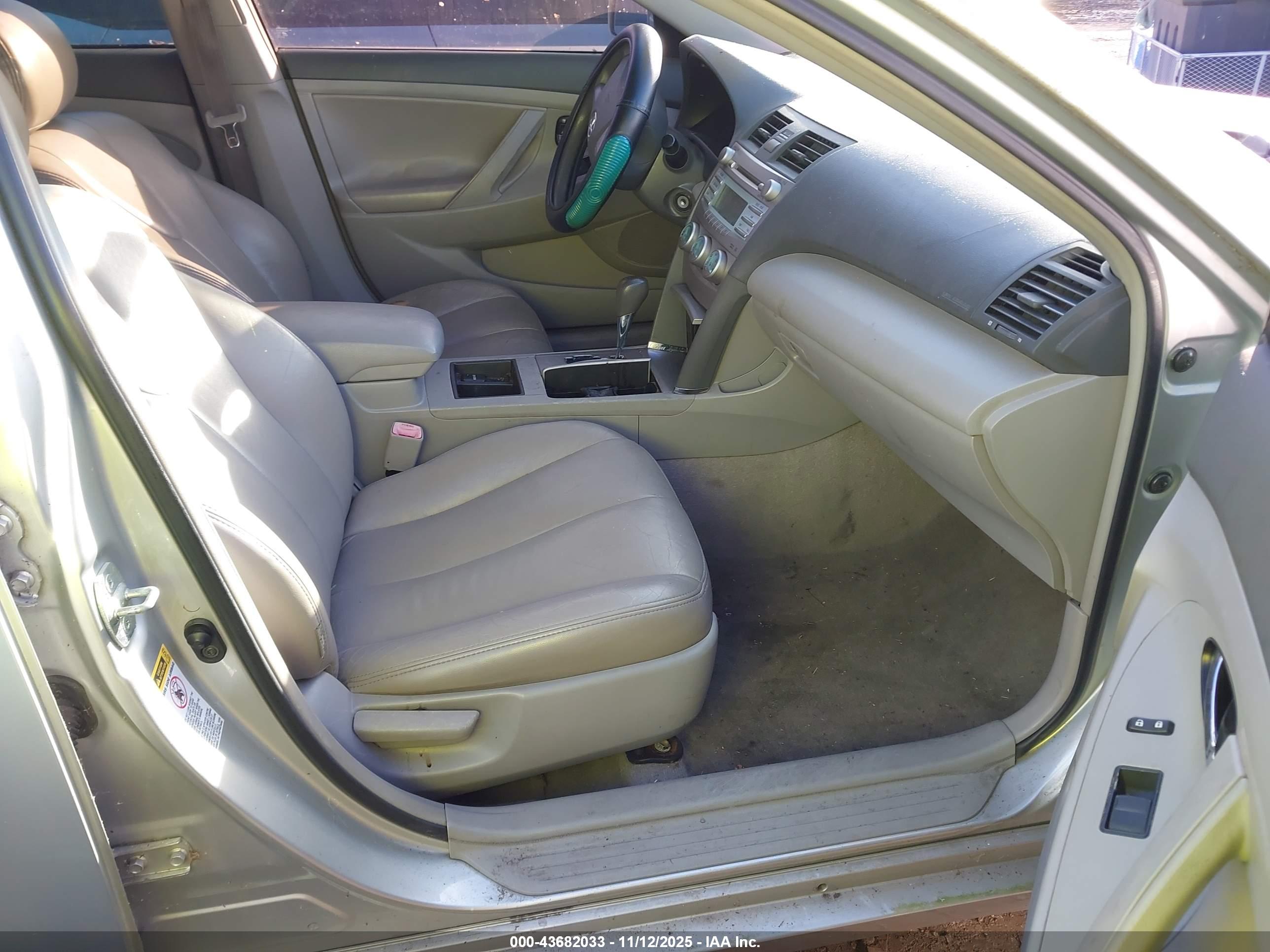 TOYOTA CAMRY image 5