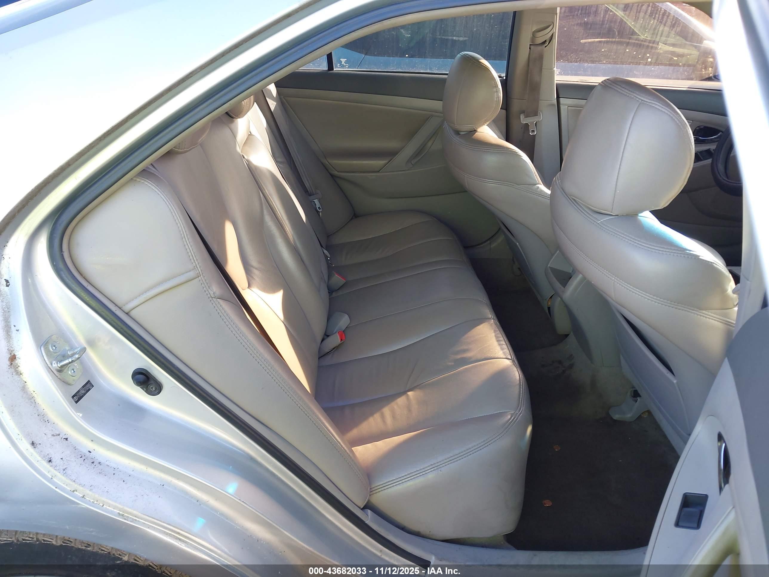 TOYOTA CAMRY image 8