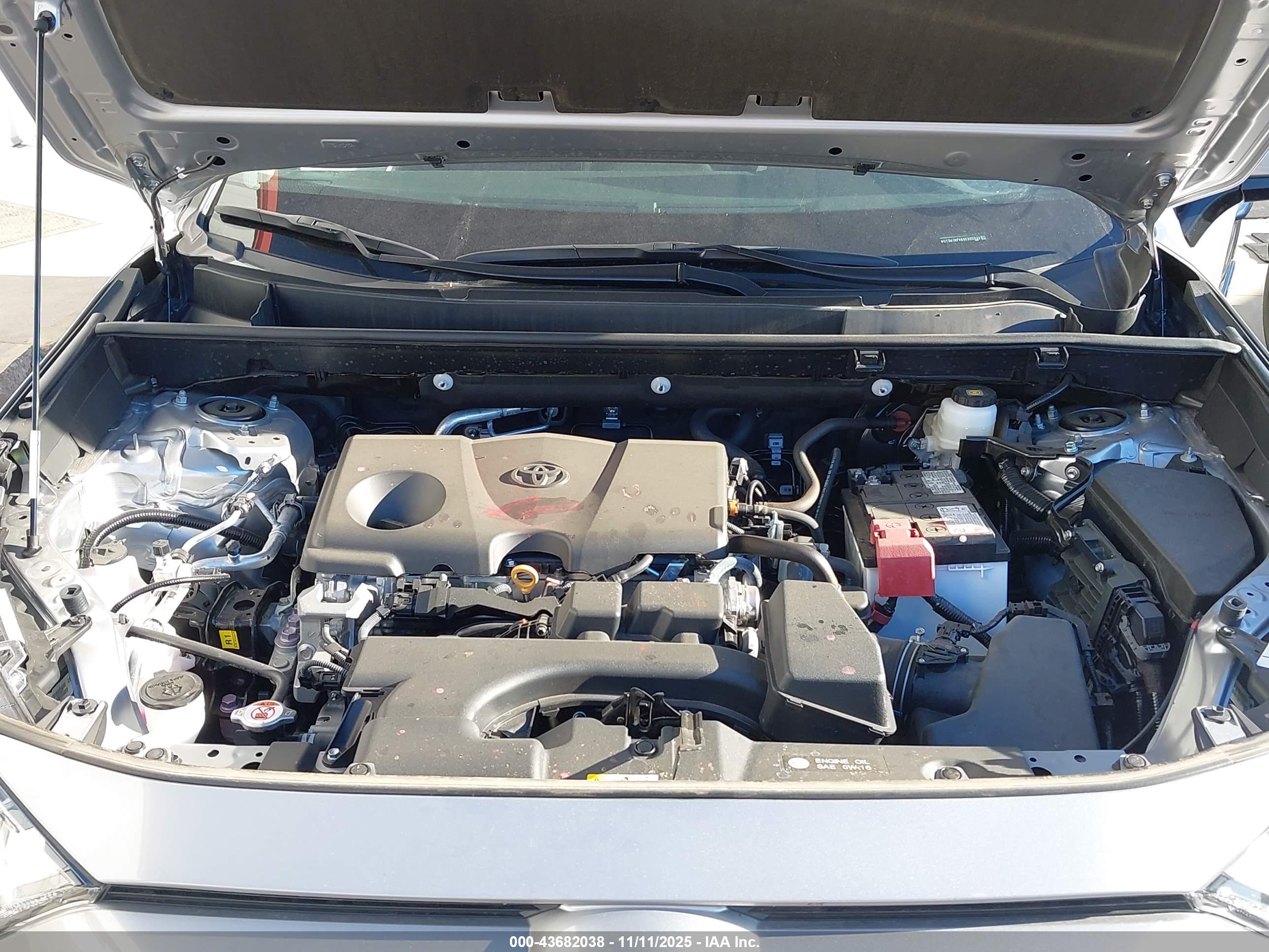 TOYOTA RAV4 image 10