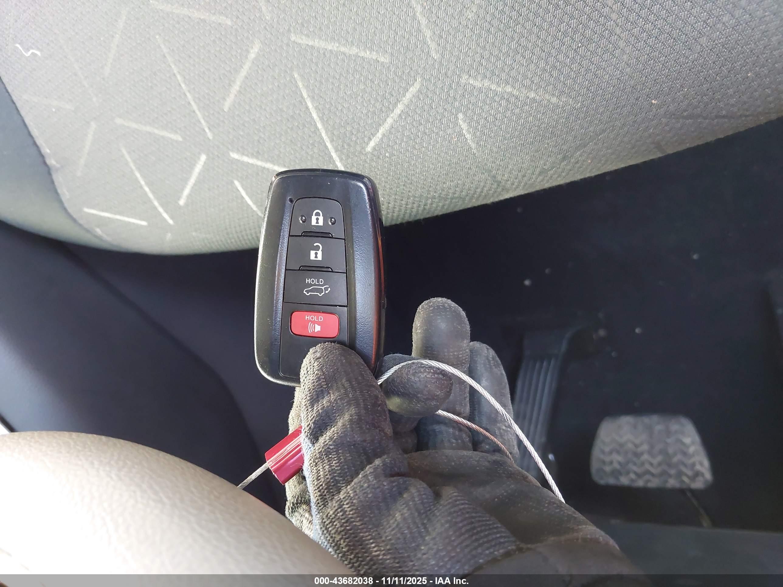 TOYOTA RAV4 image 11