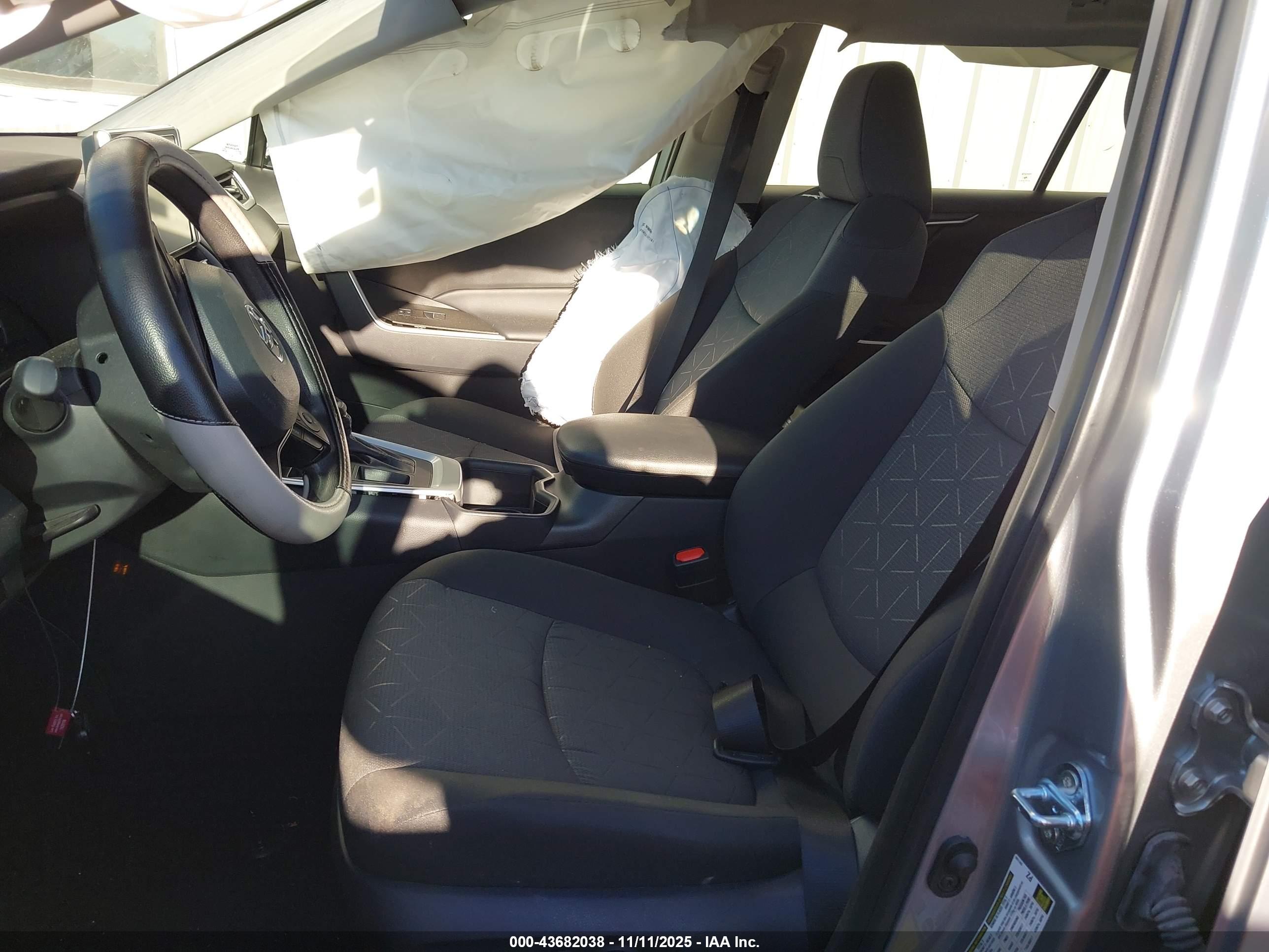 TOYOTA RAV4 image 5