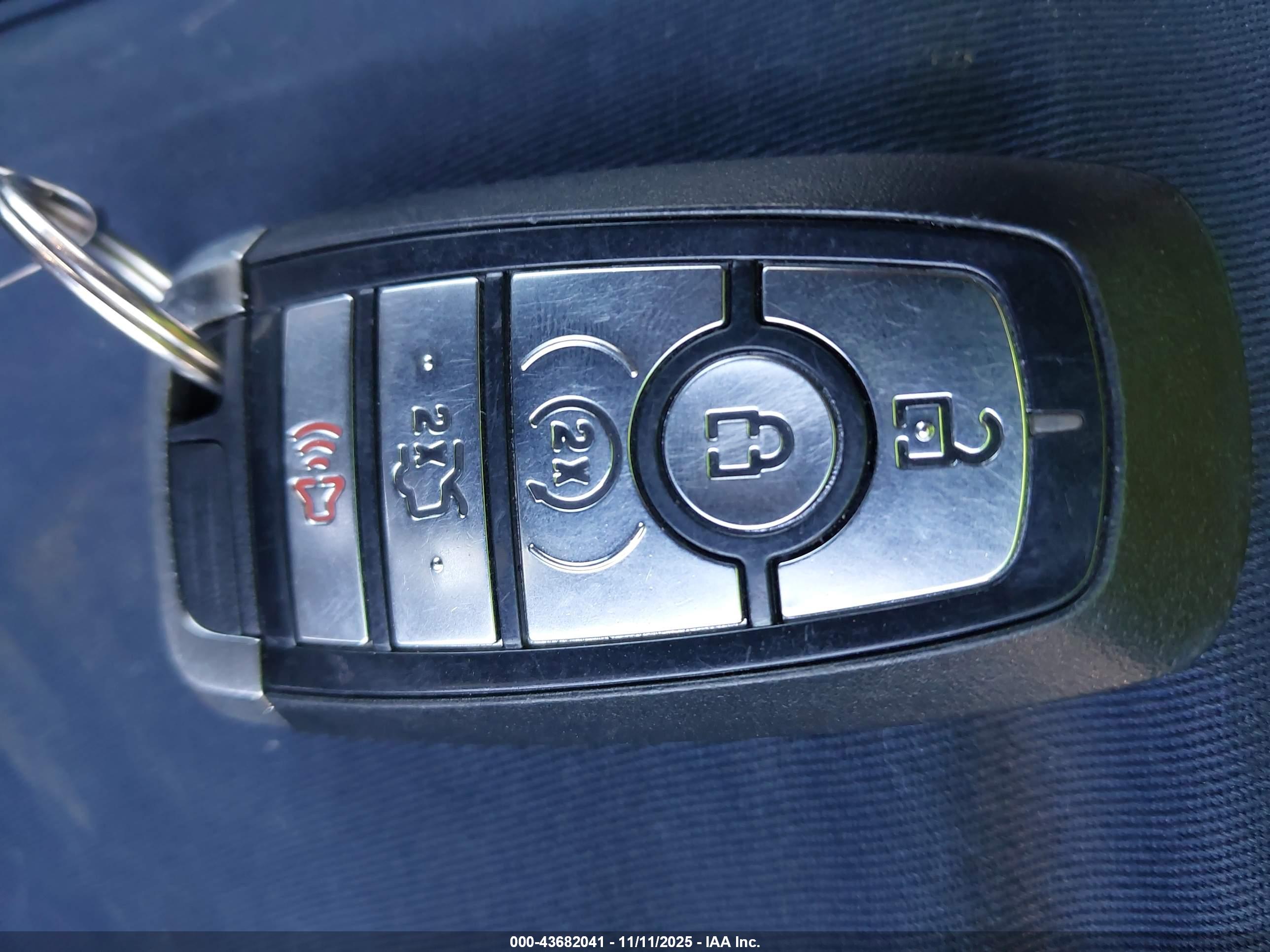 FORD FUSION image 11