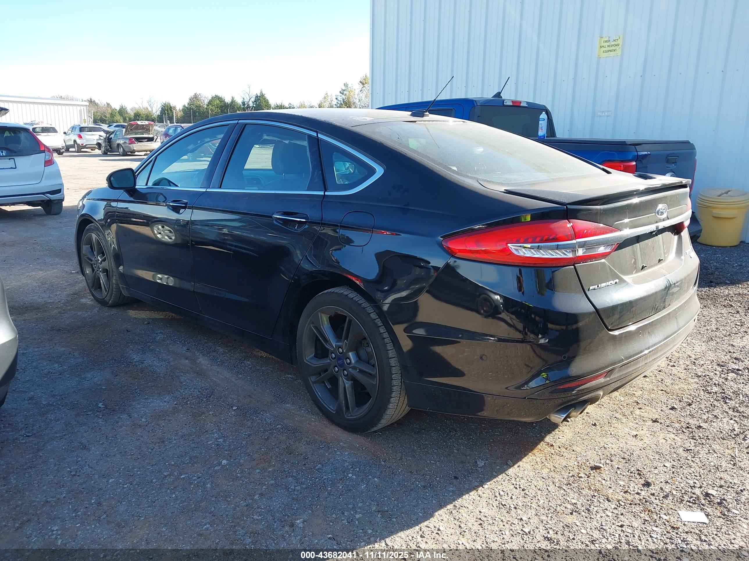 FORD FUSION image 3