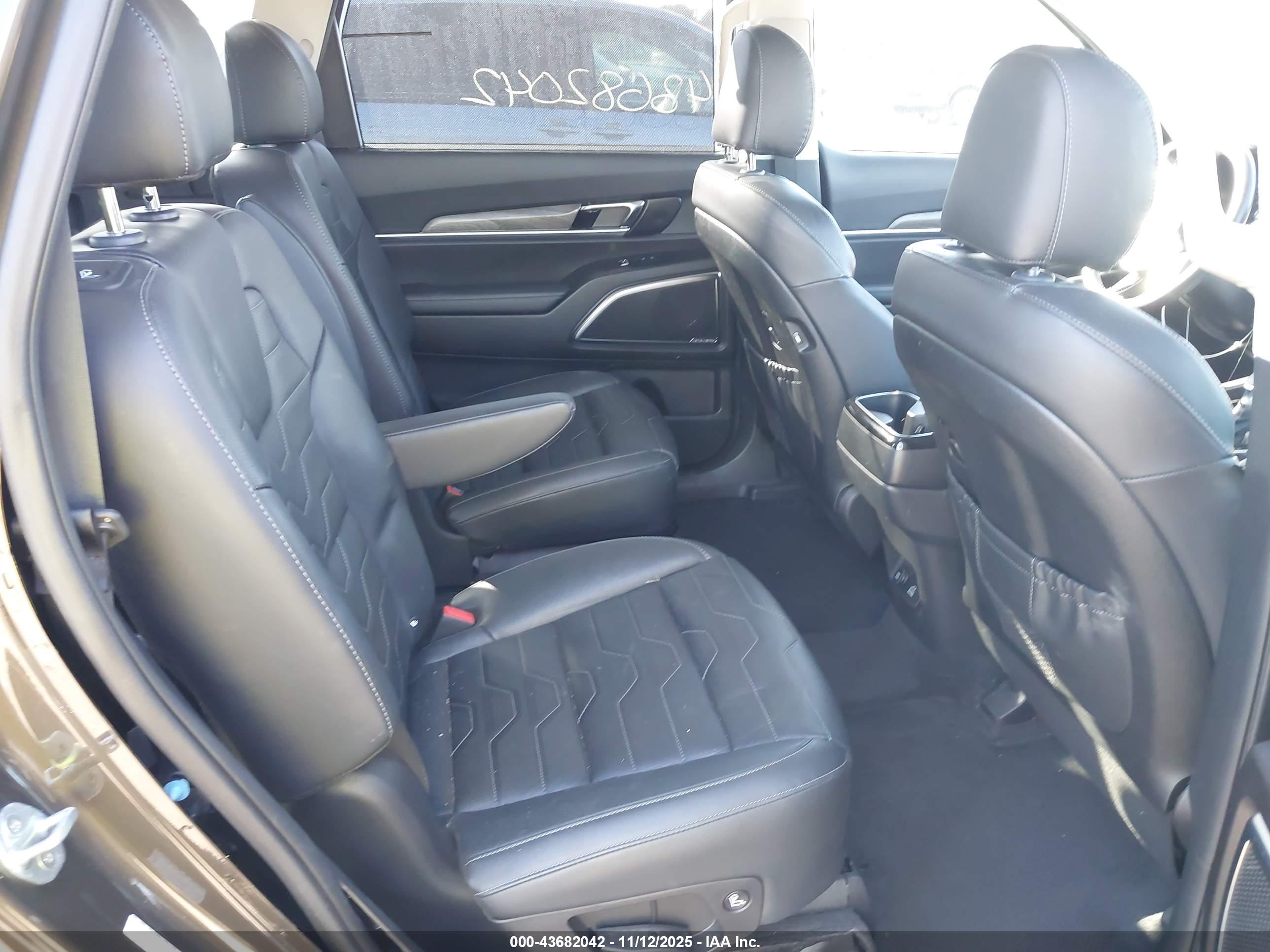 KIA TELLURIDE image 8
