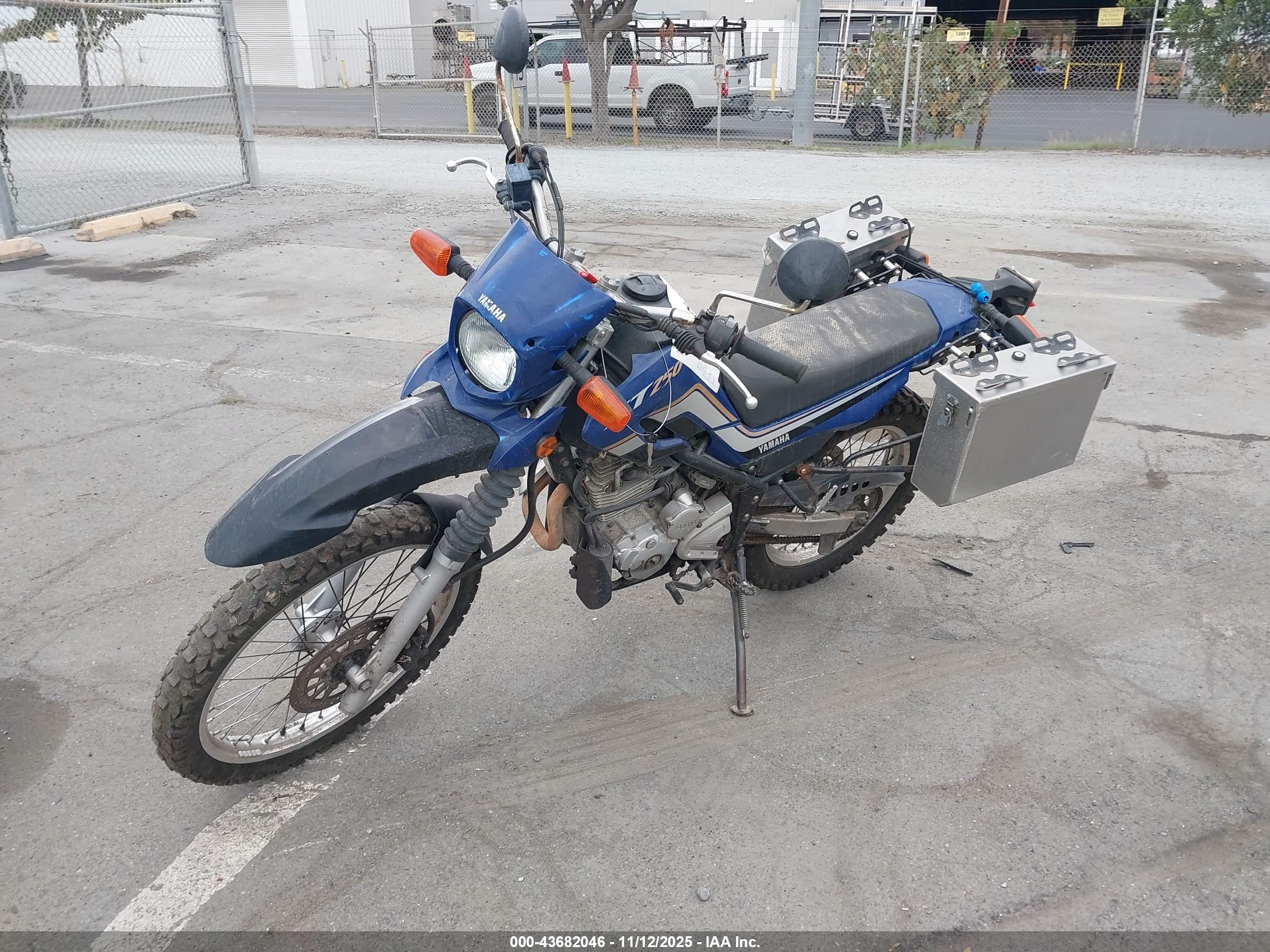 YAMAHA XT250 image 2