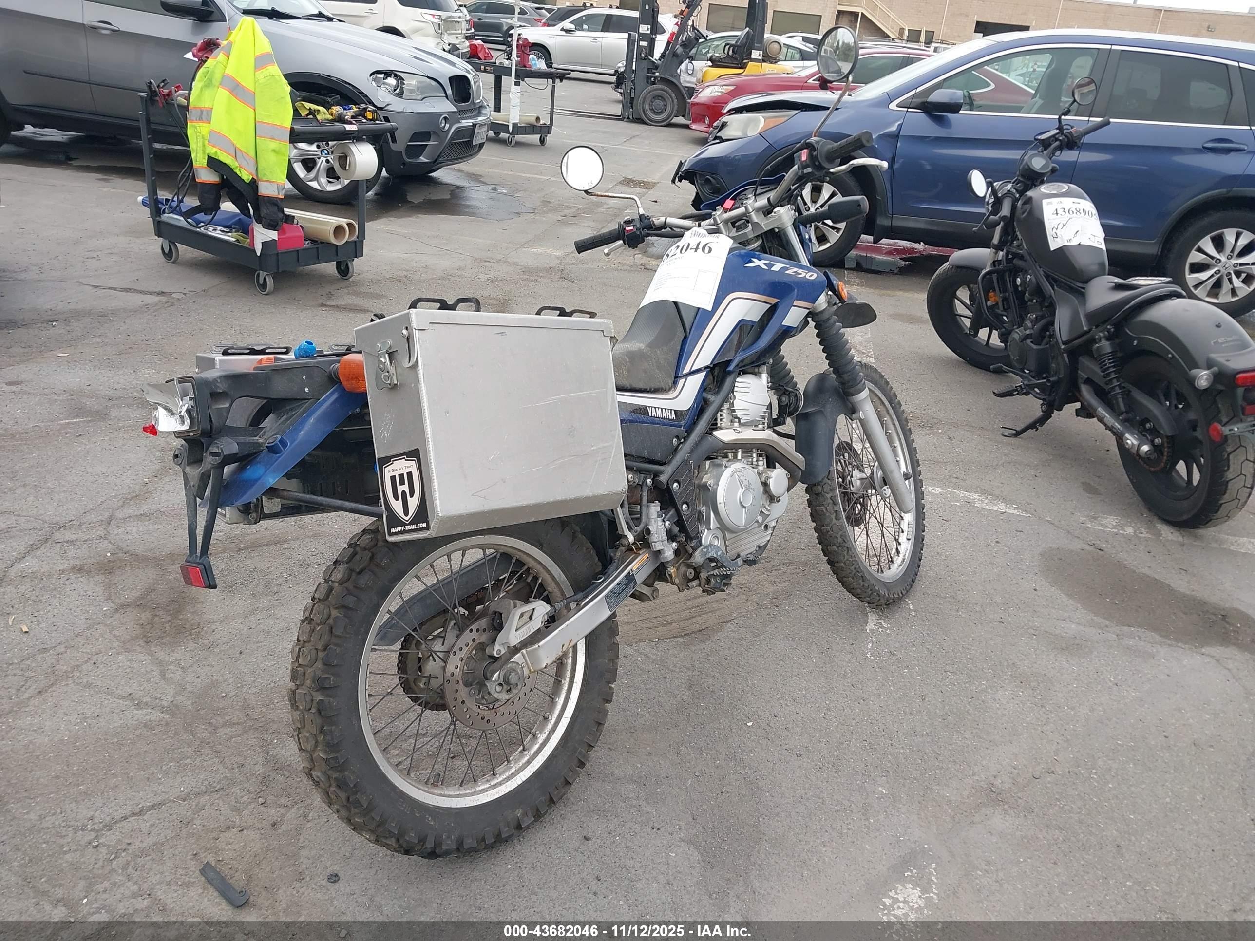YAMAHA XT250 image 4