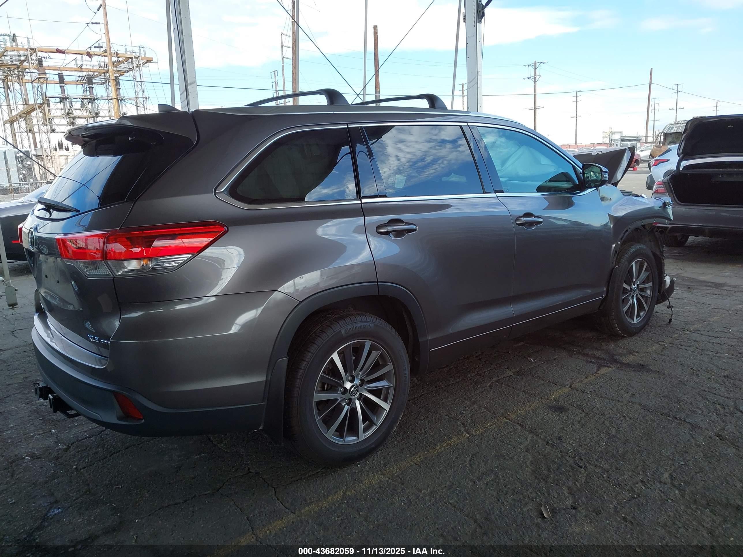 TOYOTA HIGHLANDER image 4