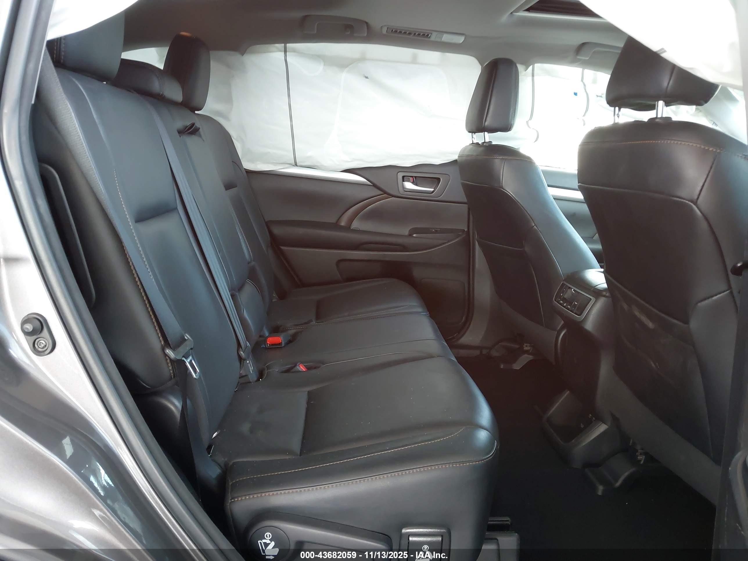 TOYOTA HIGHLANDER image 8