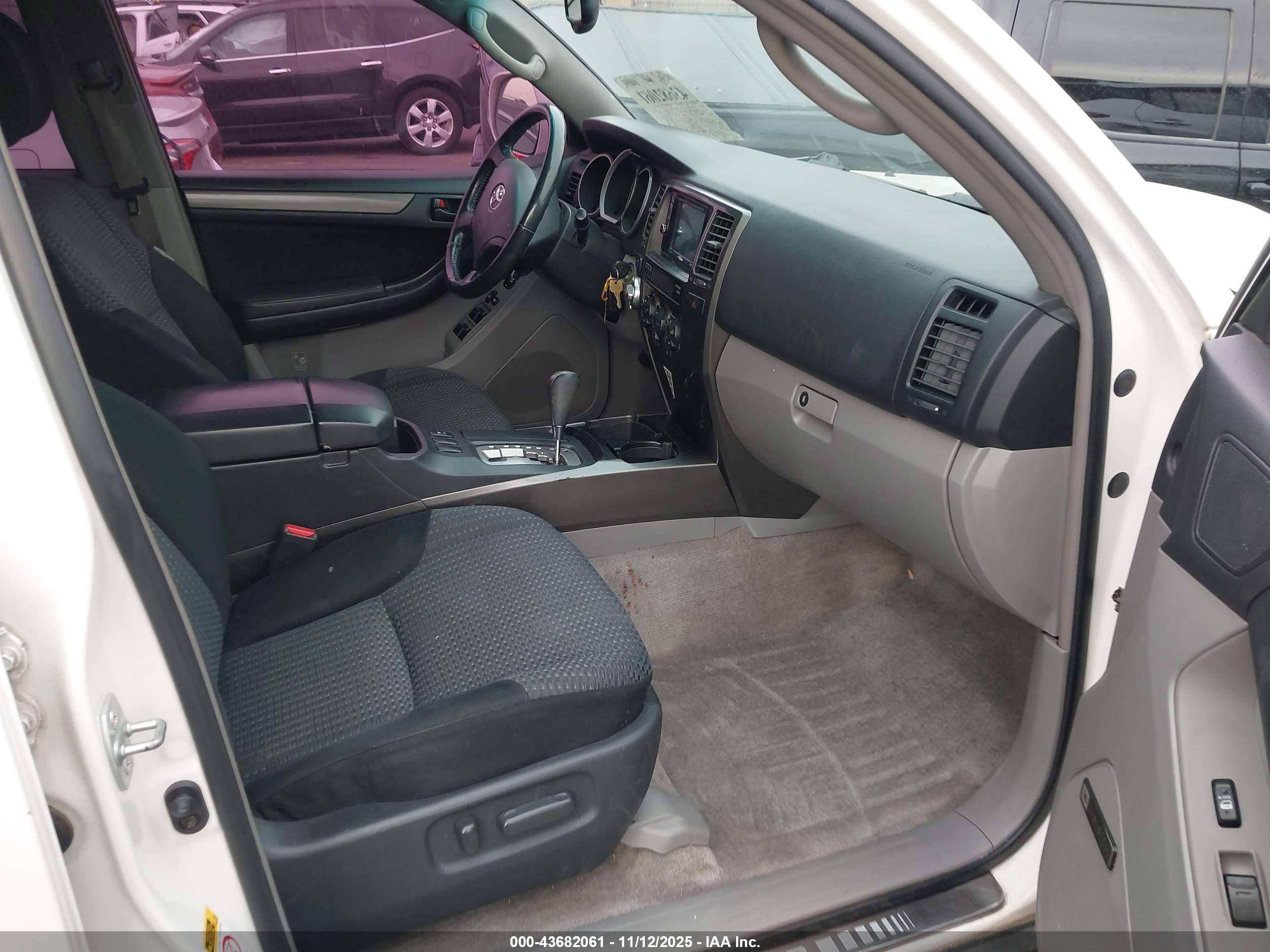 TOYOTA 4RUNNER image 5