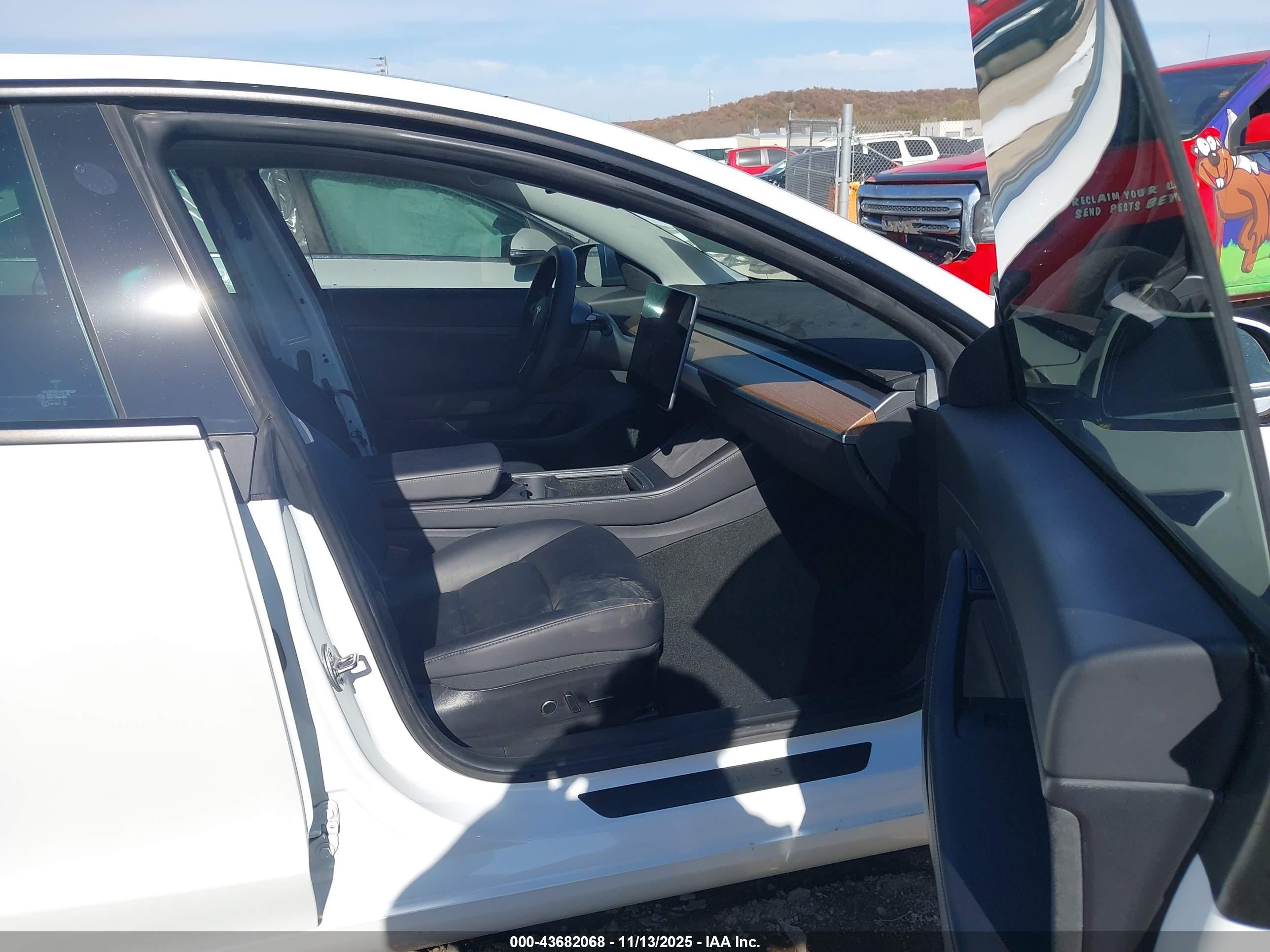 TESLA MODEL image 5