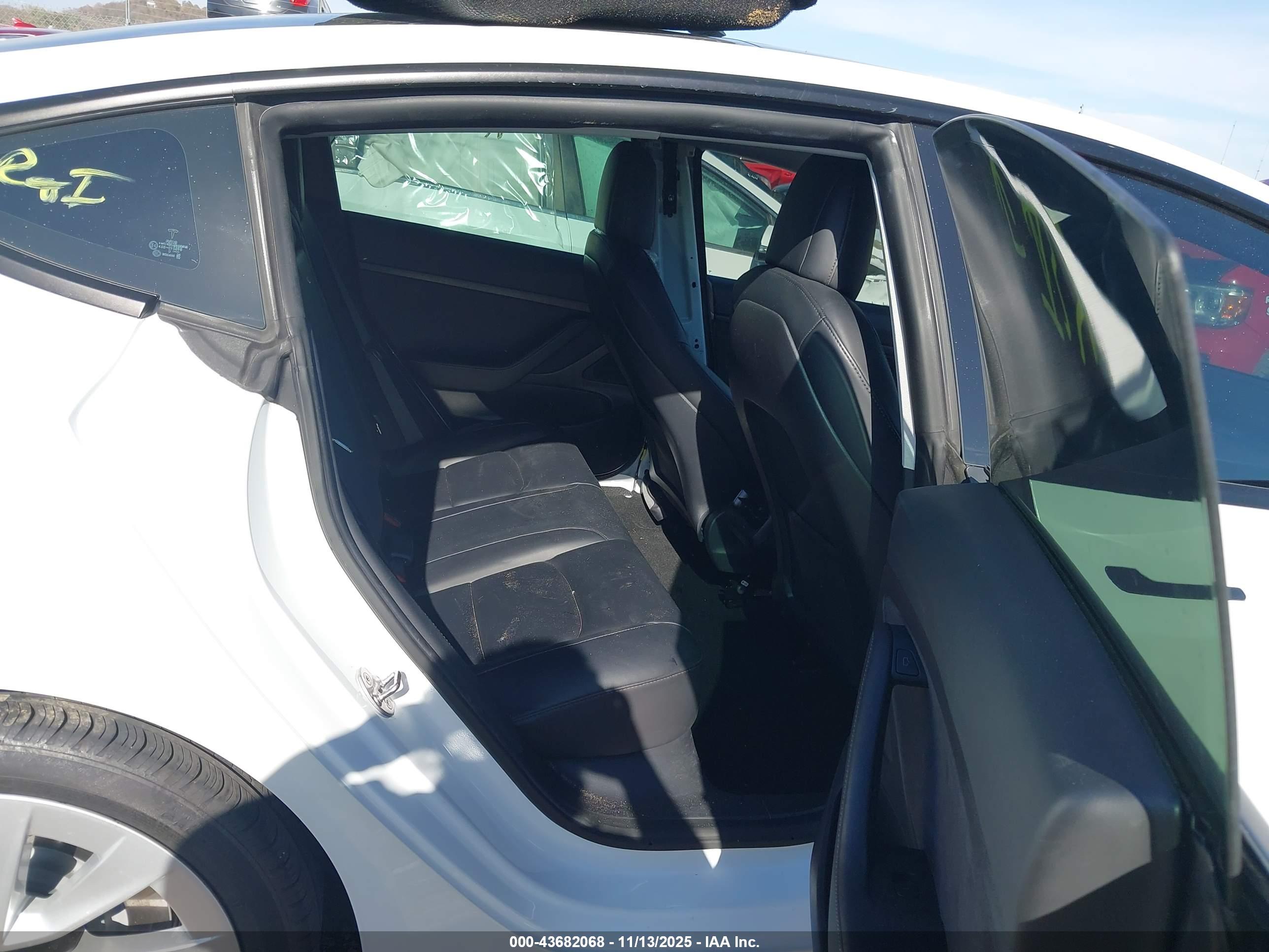 TESLA MODEL image 8