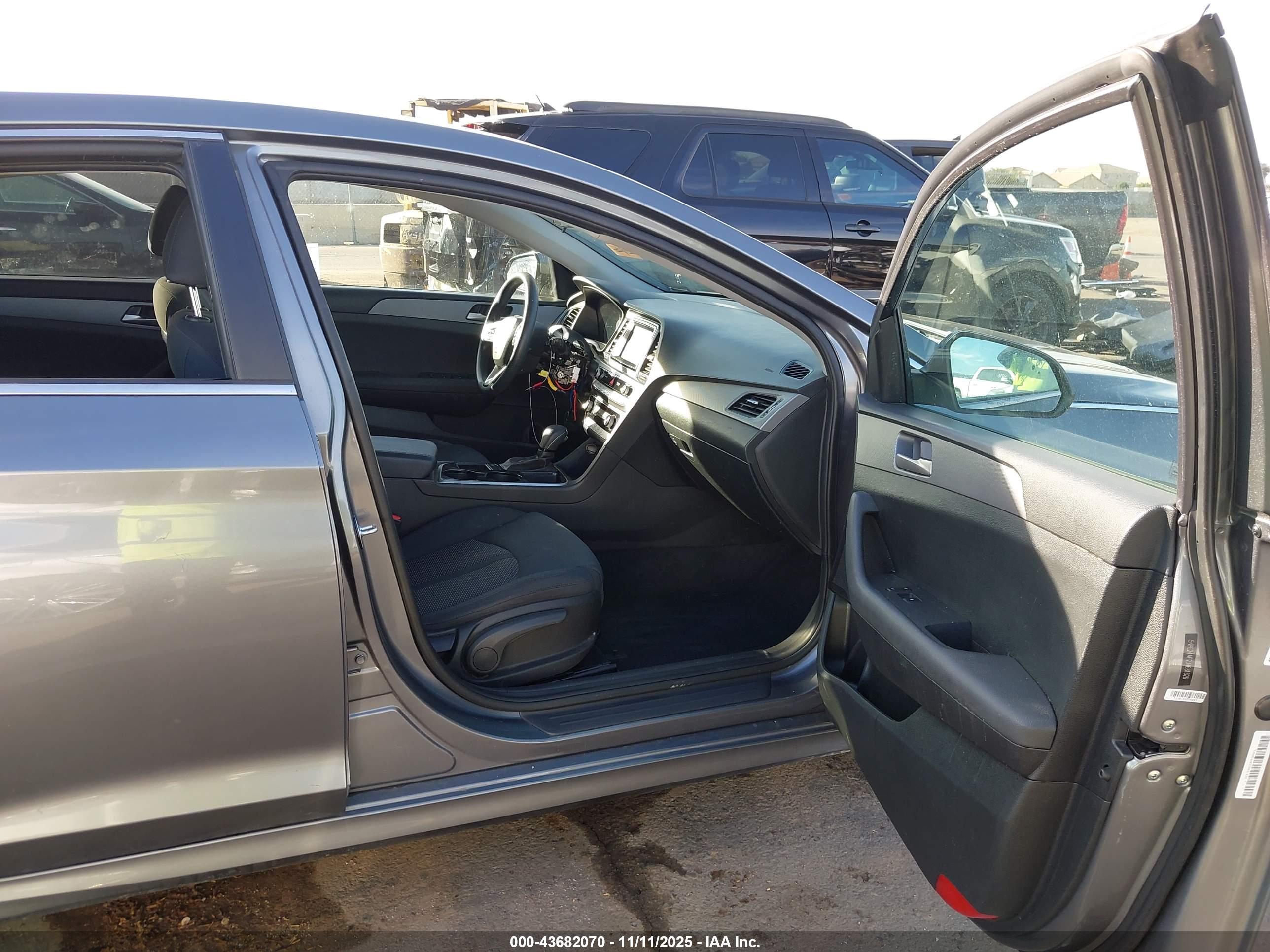 HYUNDAI SONATA image 5