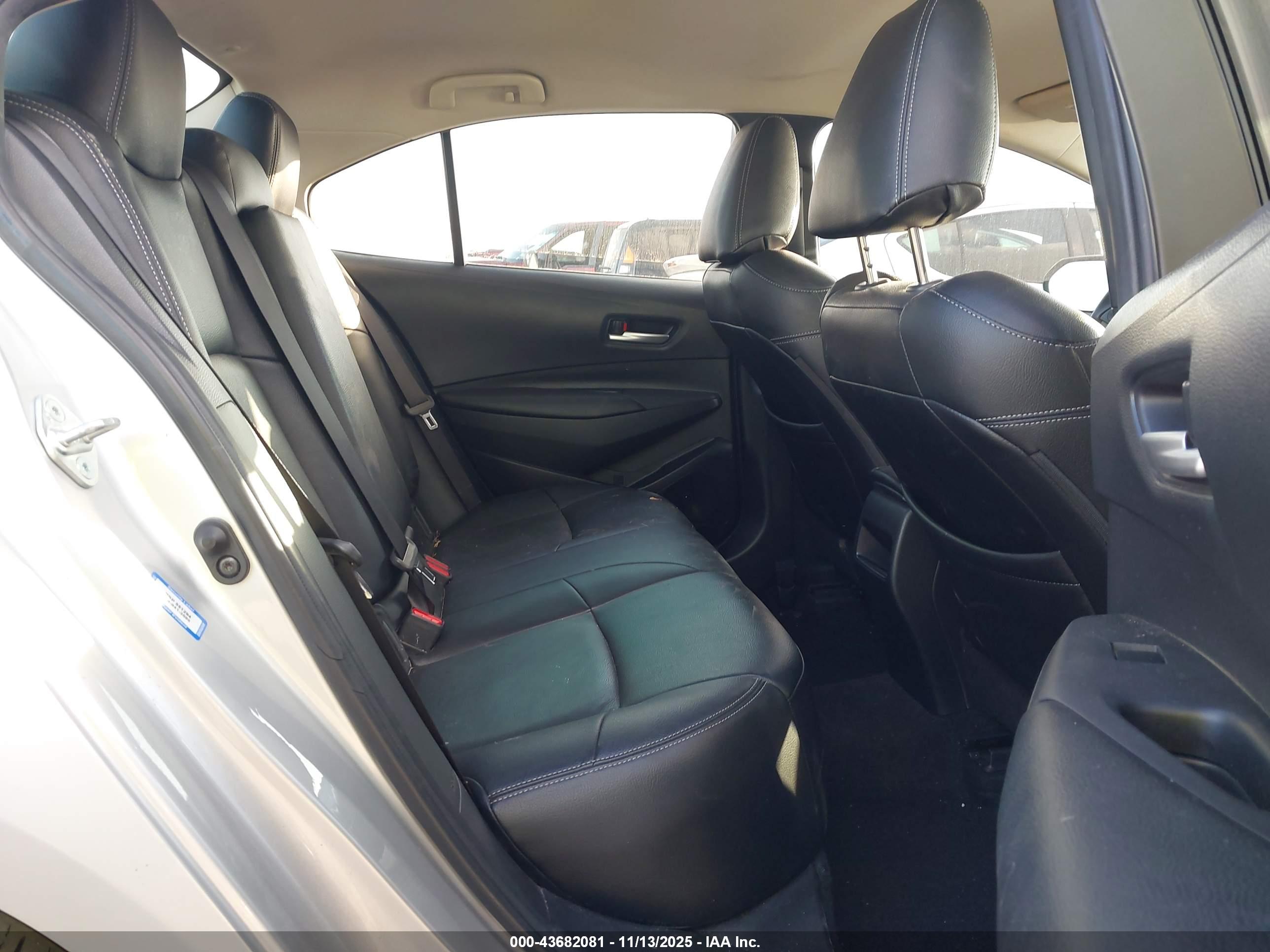 TOYOTA COROLLA image 8
