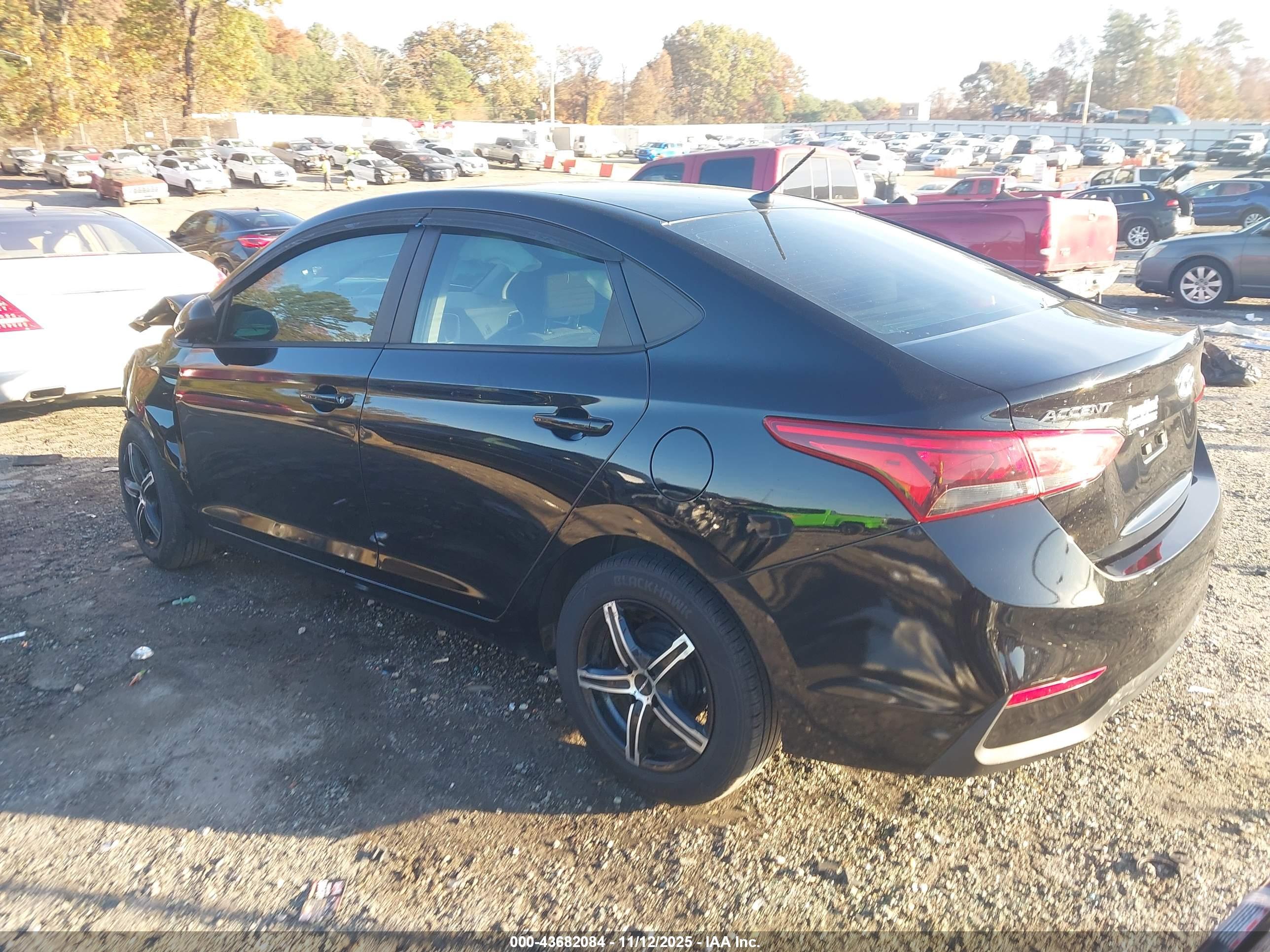 HYUNDAI ACCENT image 3