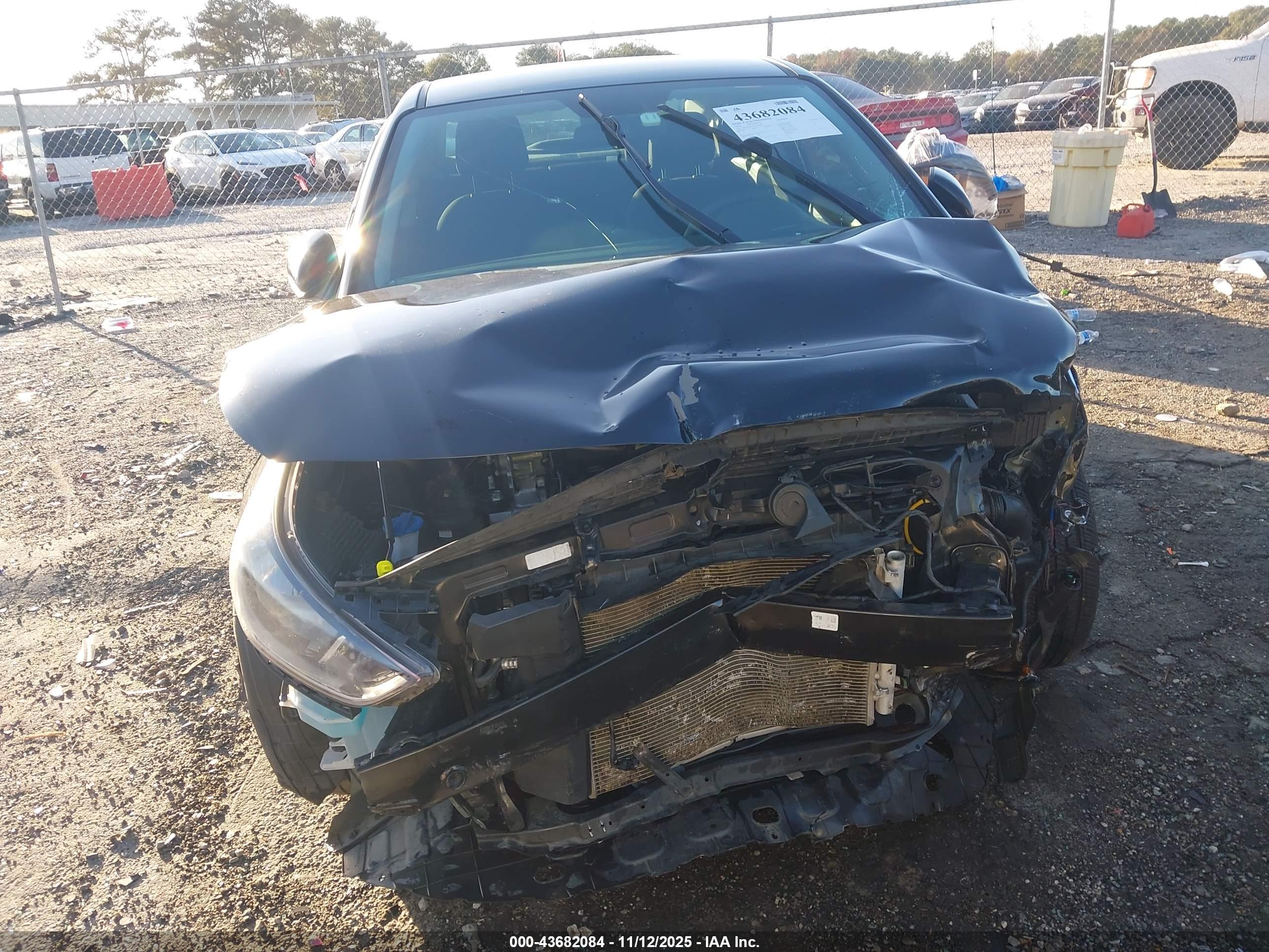 HYUNDAI ACCENT image 6