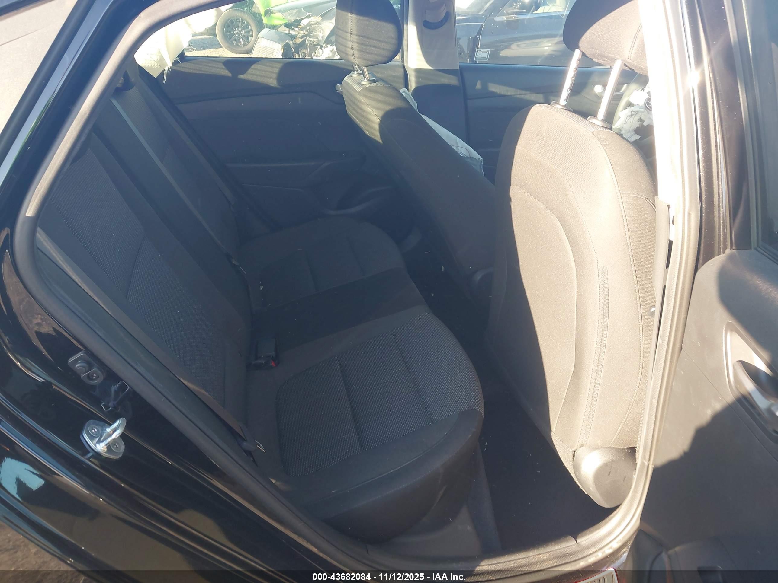 HYUNDAI ACCENT image 8
