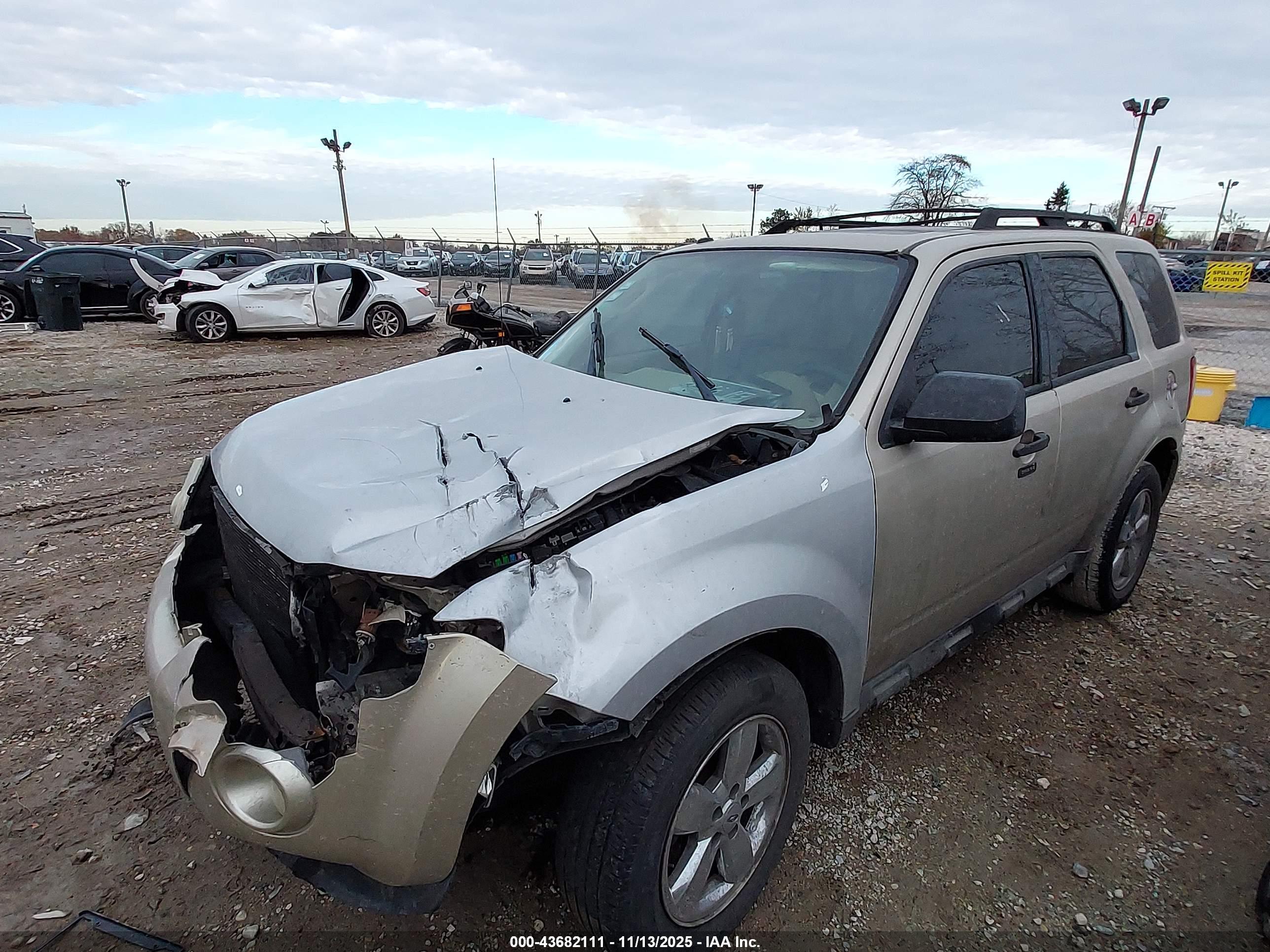 FORD ESCAPE image 2
