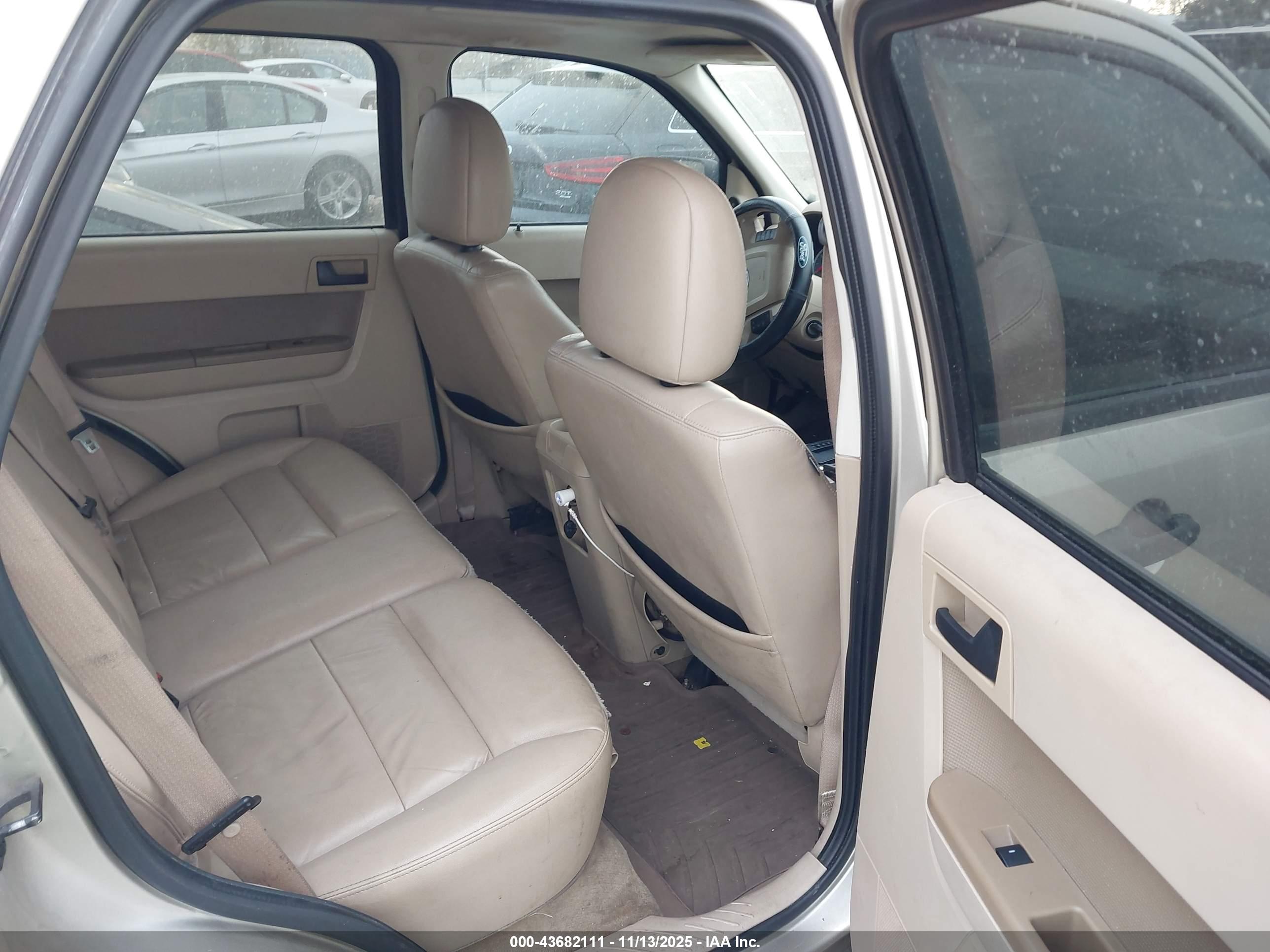 FORD ESCAPE image 8