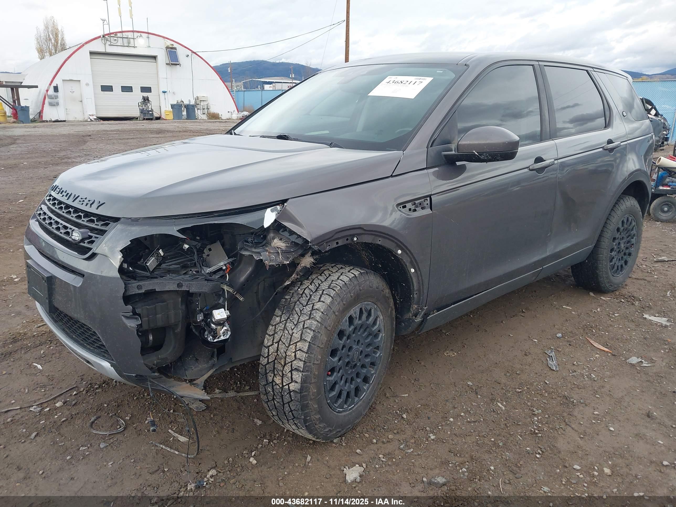 LAND ROVER image 2