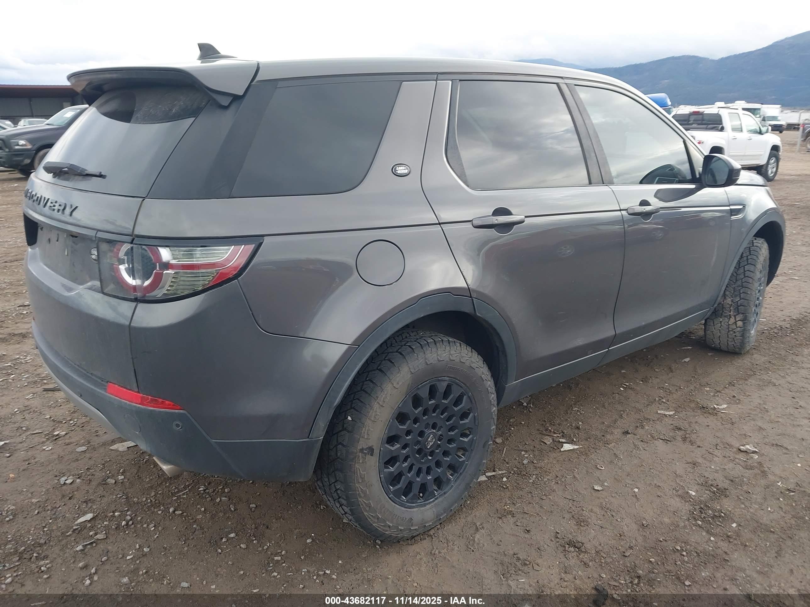 LAND ROVER image 4