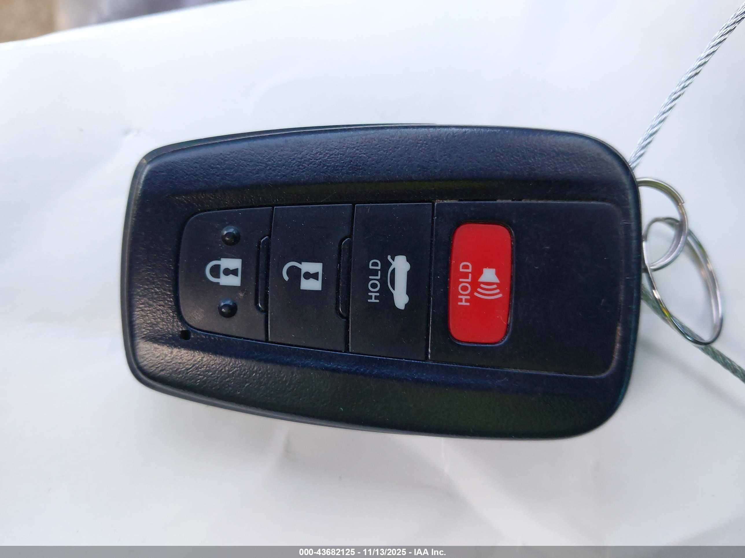 TOYOTA CAMRY image 11