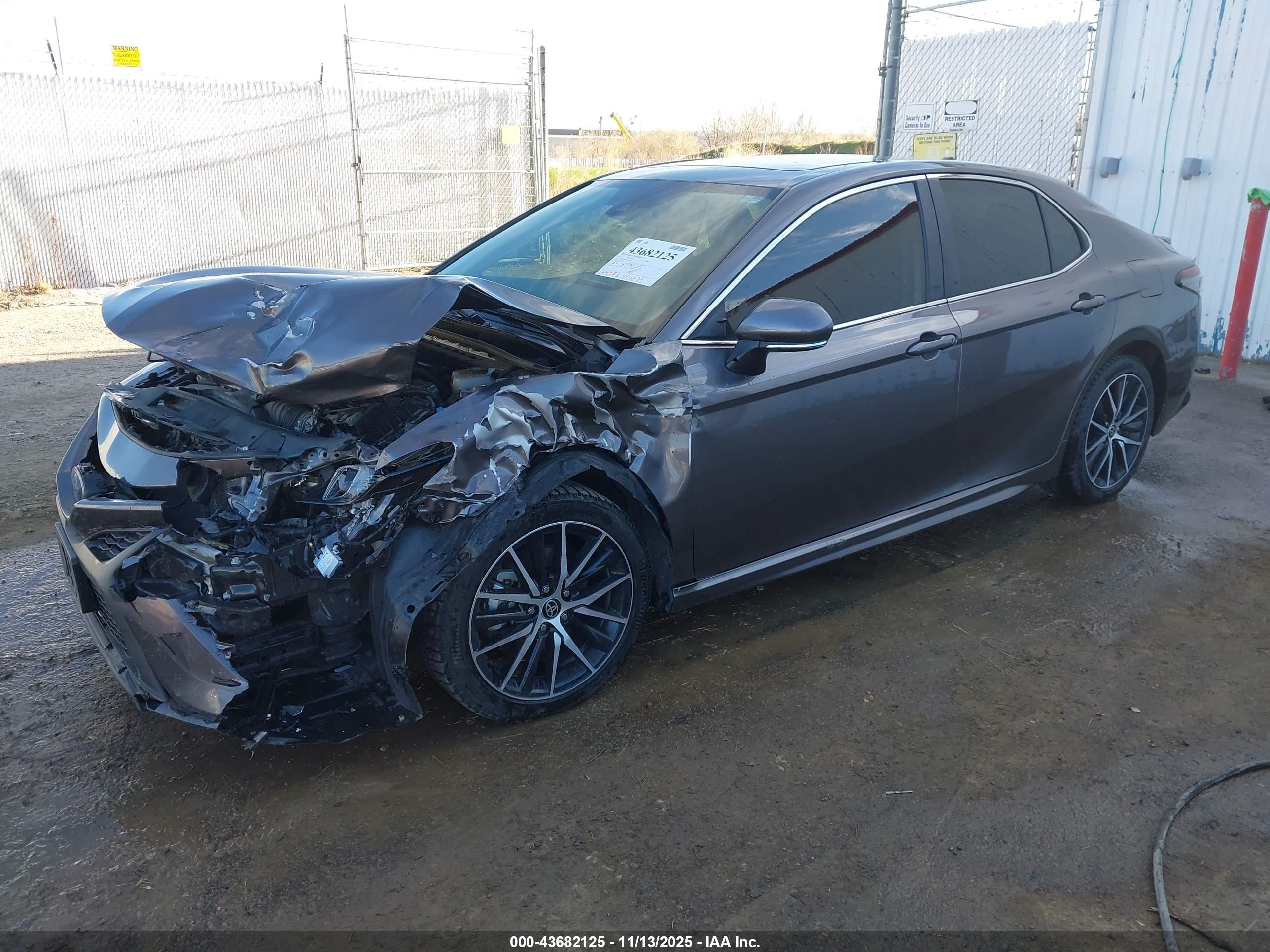 TOYOTA CAMRY image 2