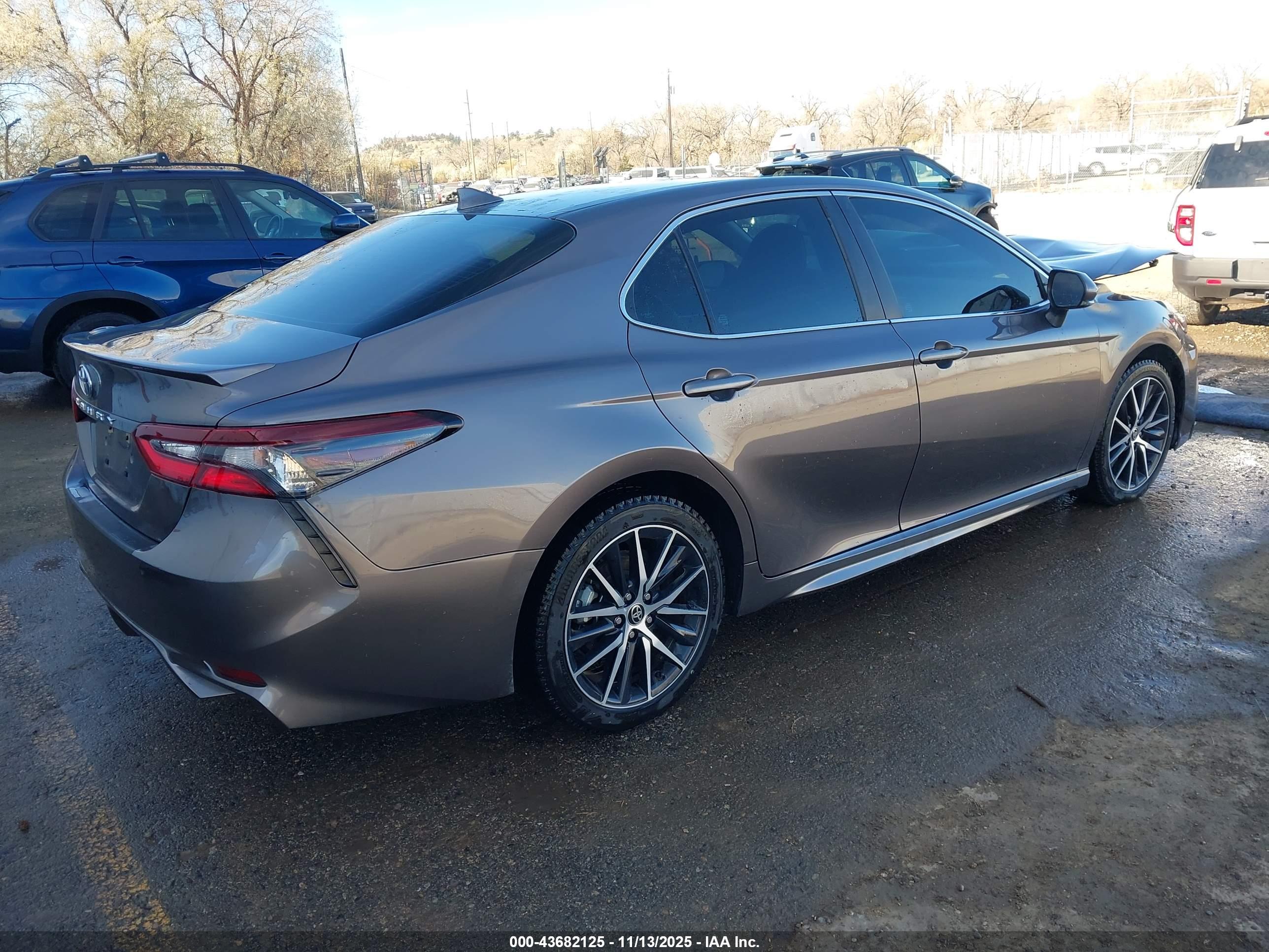 TOYOTA CAMRY image 4