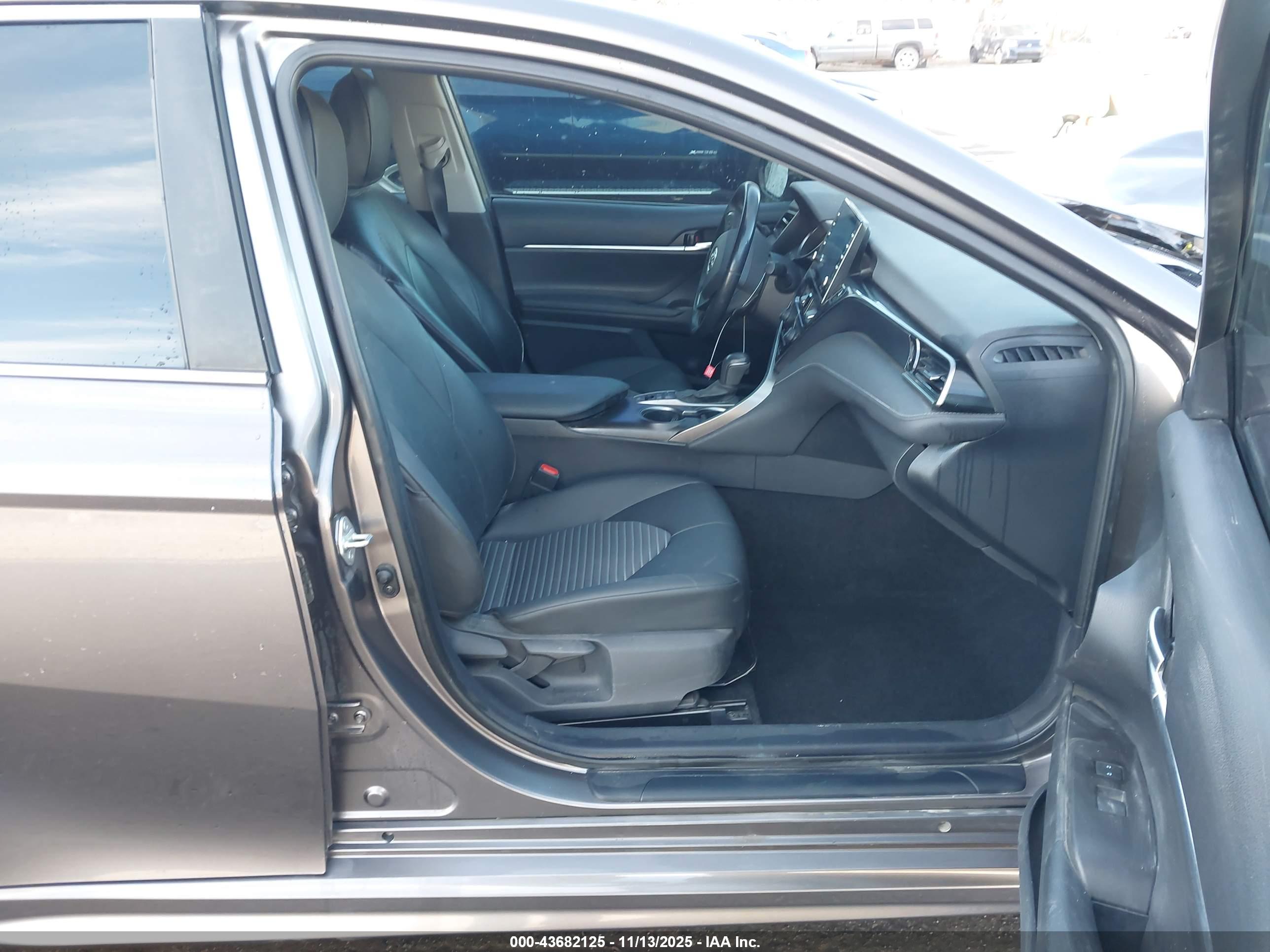 TOYOTA CAMRY image 5