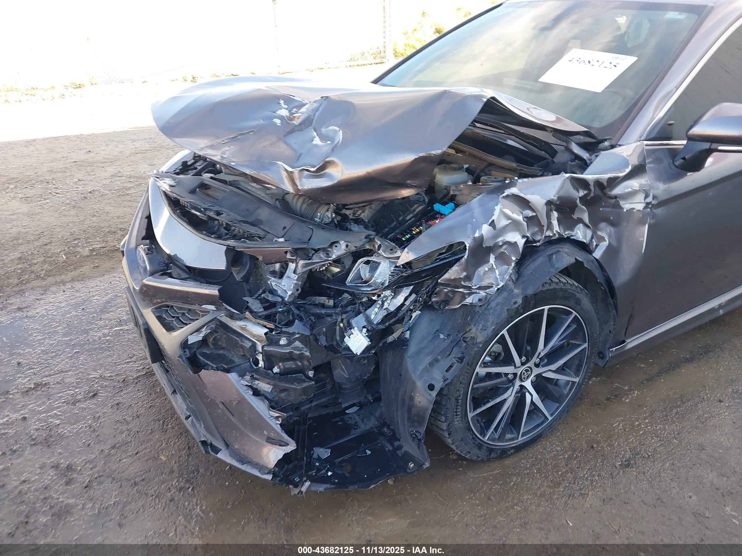 TOYOTA CAMRY image 6