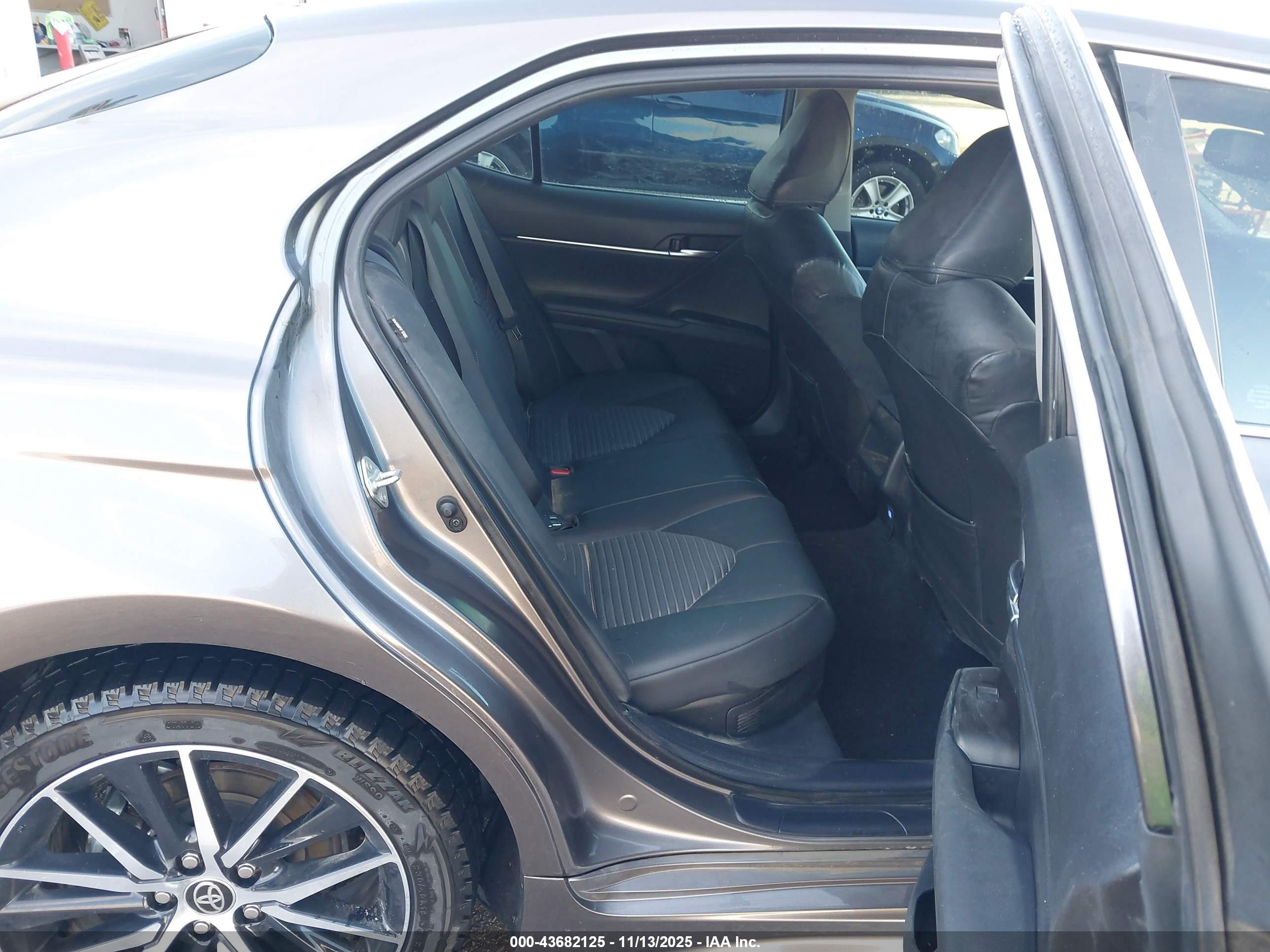 TOYOTA CAMRY image 8