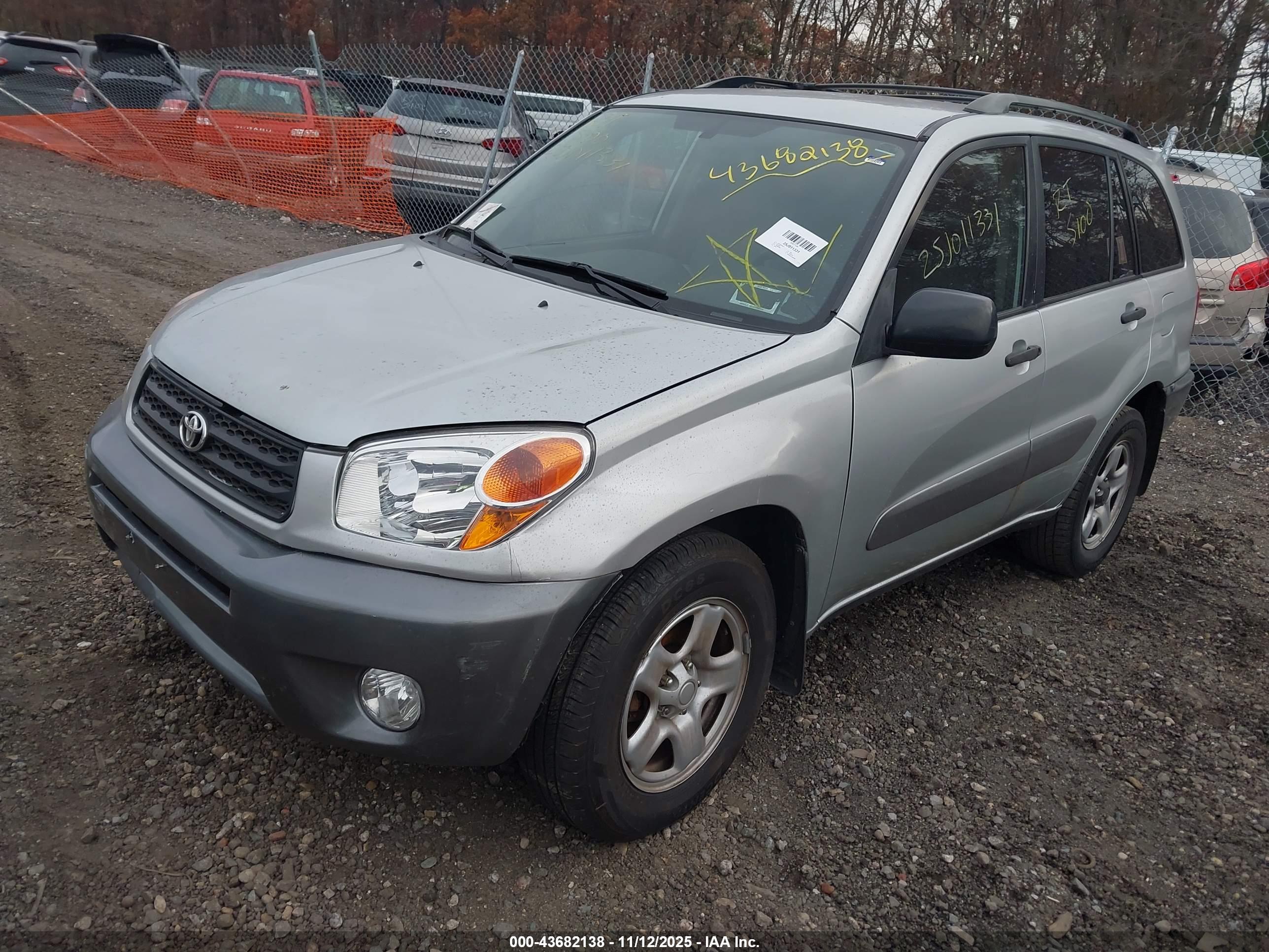 TOYOTA RAV4 image 2