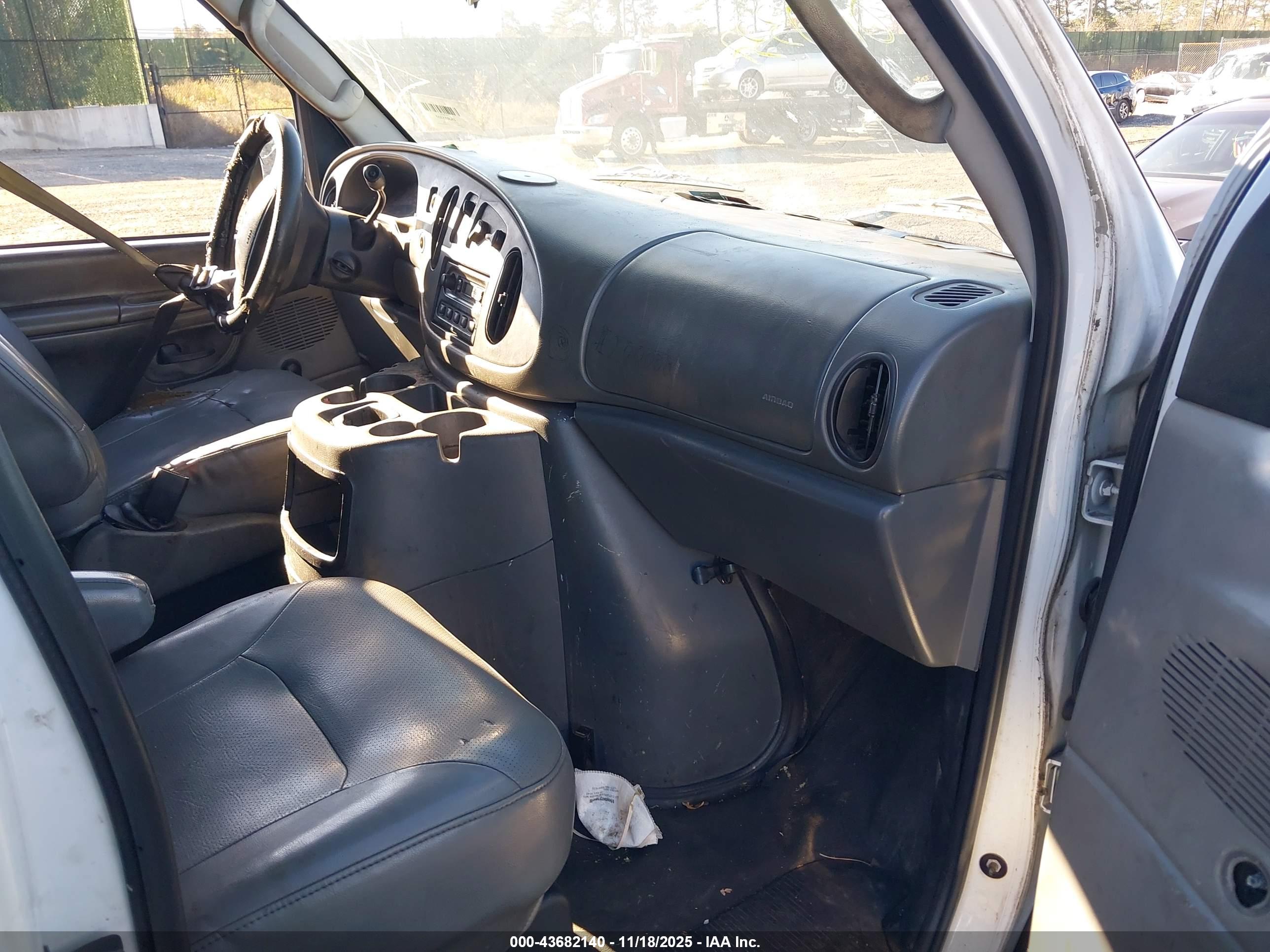 FORD E-250 image 5
