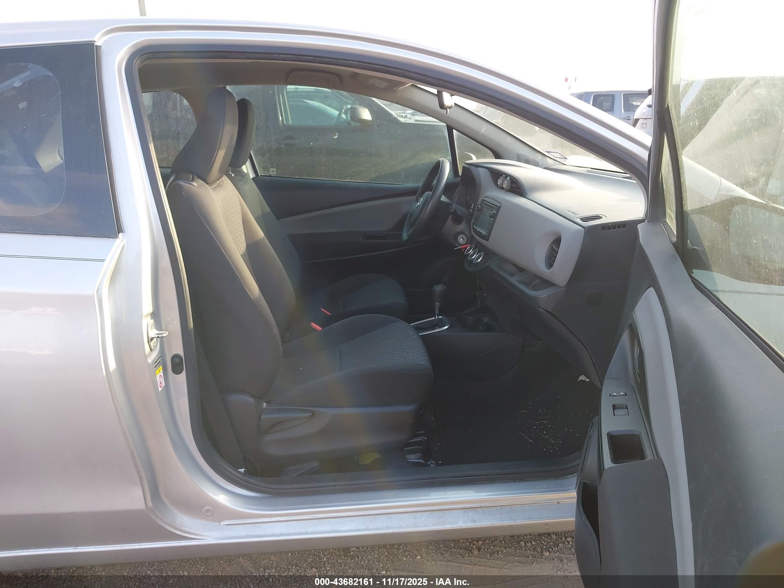 TOYOTA YARIS image 5