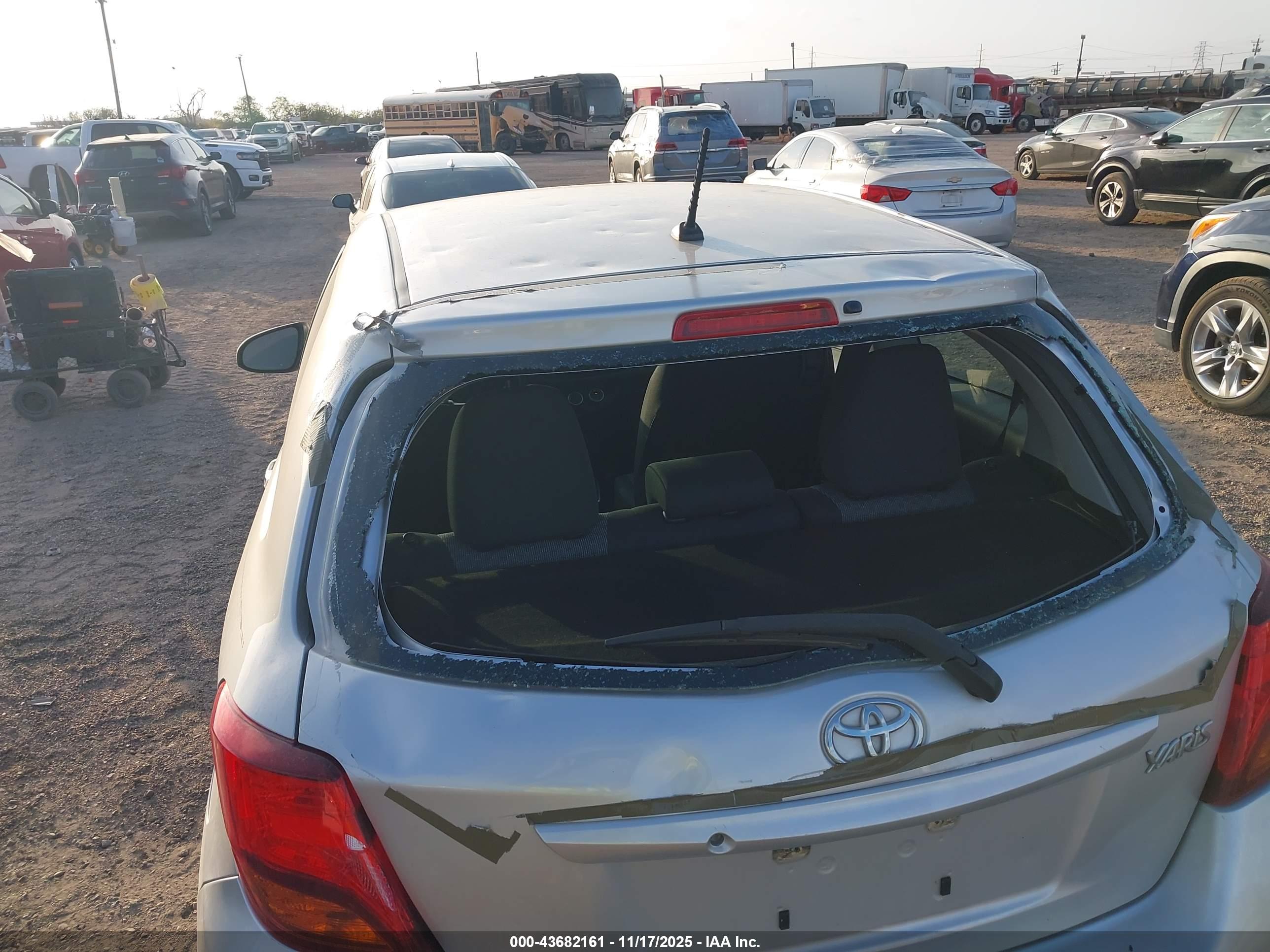 TOYOTA YARIS image 6