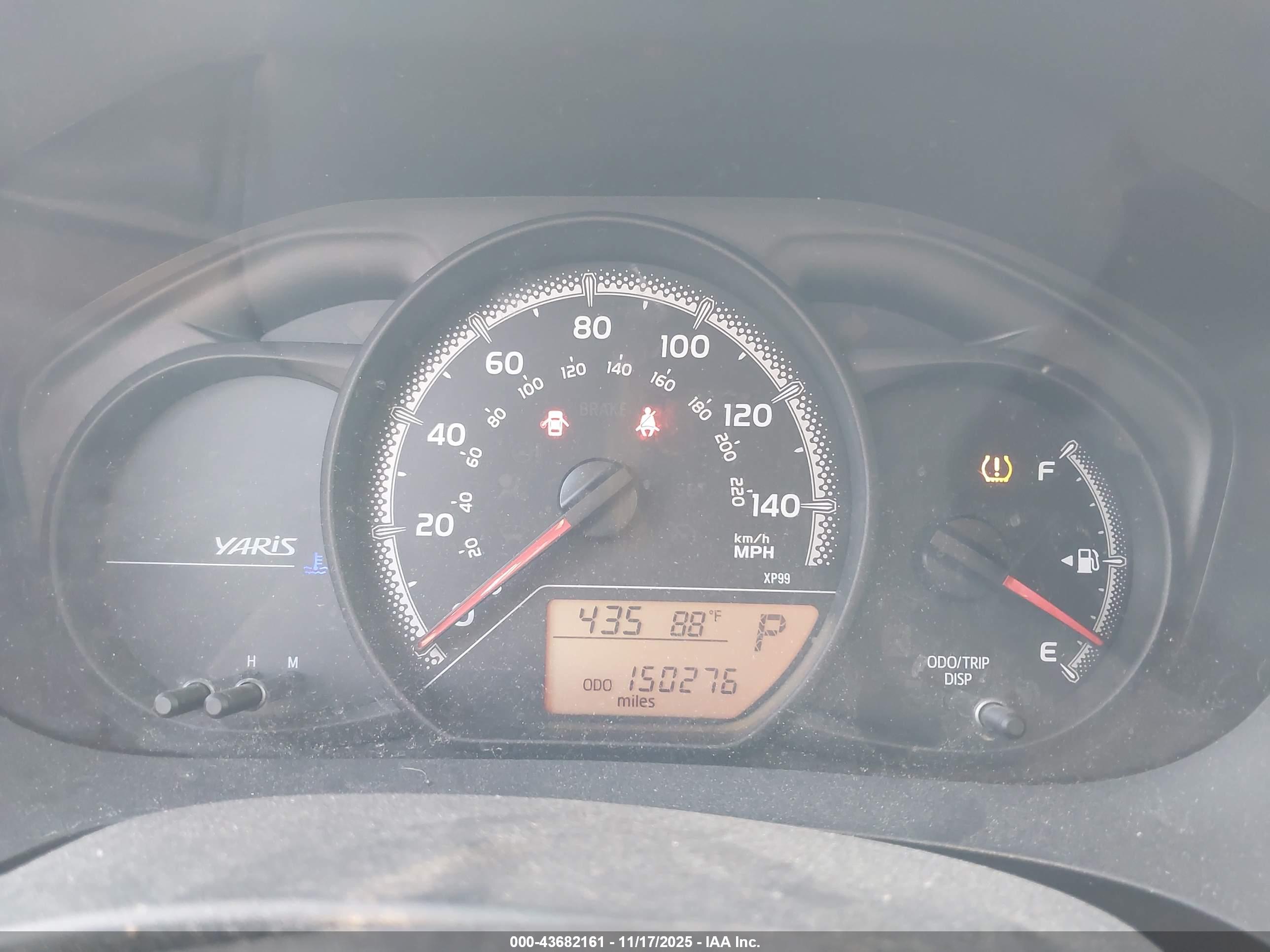 TOYOTA YARIS image 7